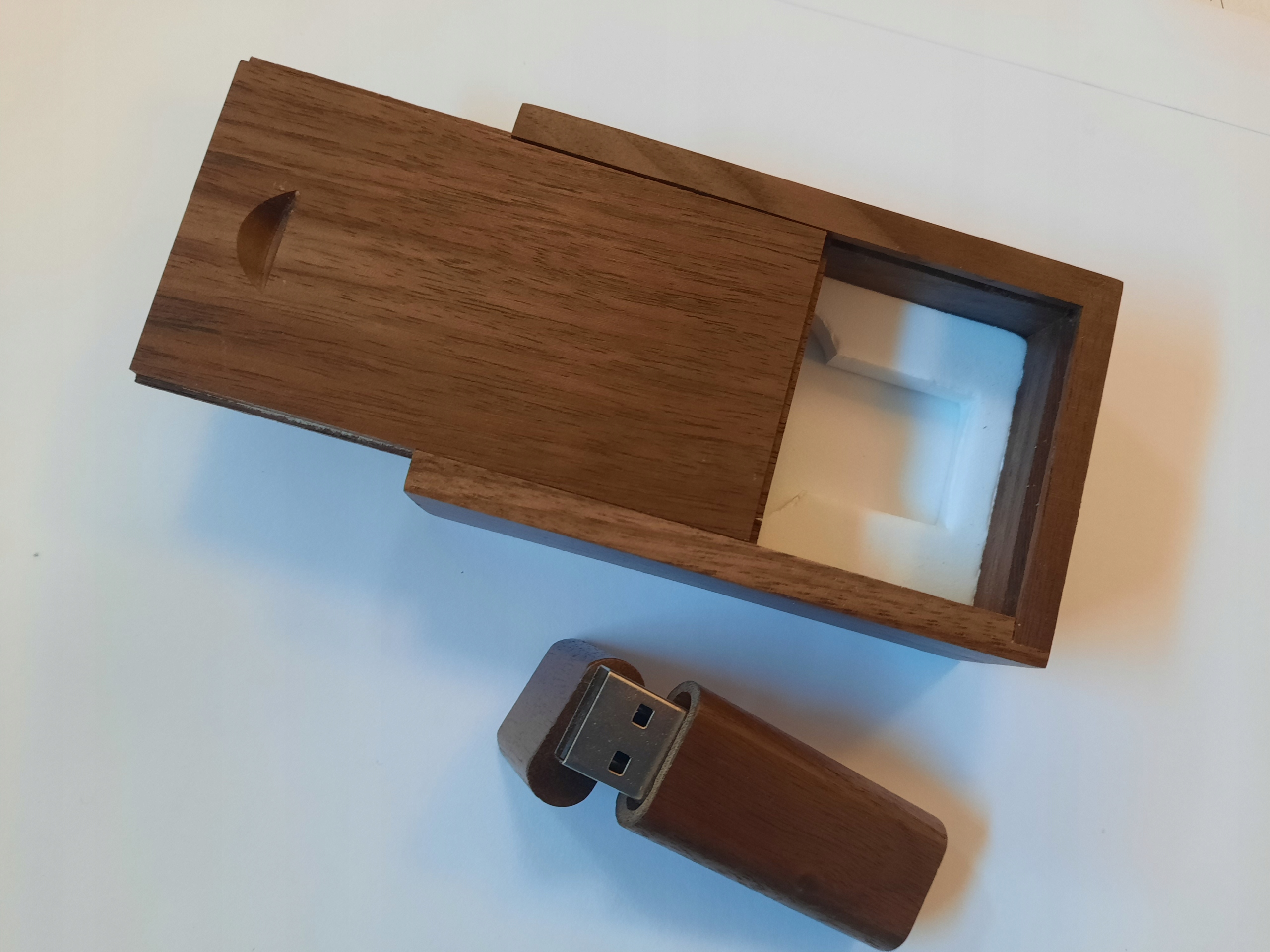 PENDRIVE USB 32GB 3.0 DREWNIANY CIEMNY+PUDEŁKO Kolor inny