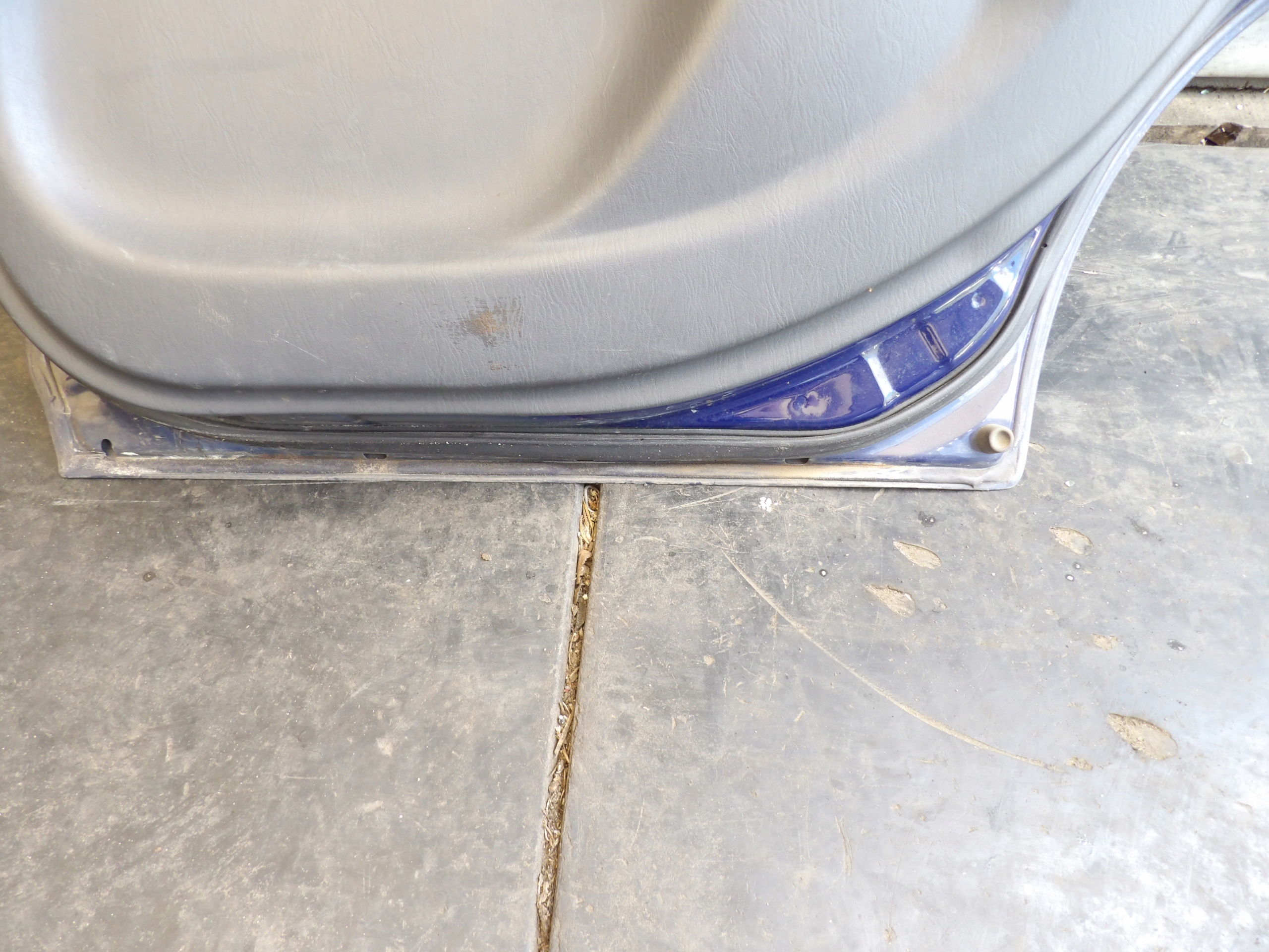 Toyota Corolla E11 door rear. right 8M4
