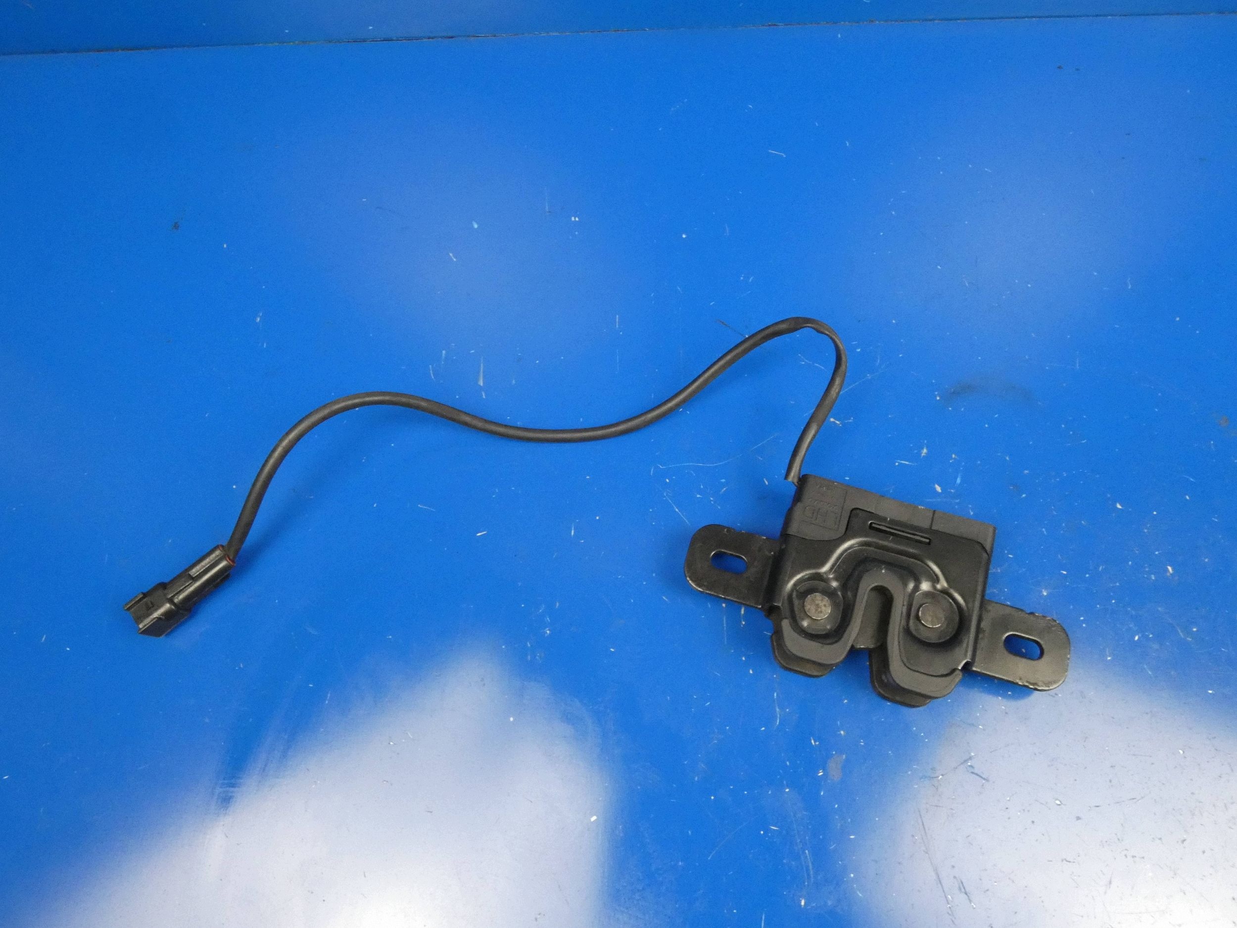 VOLVO XC60 and bonnet latch lock right front sensor