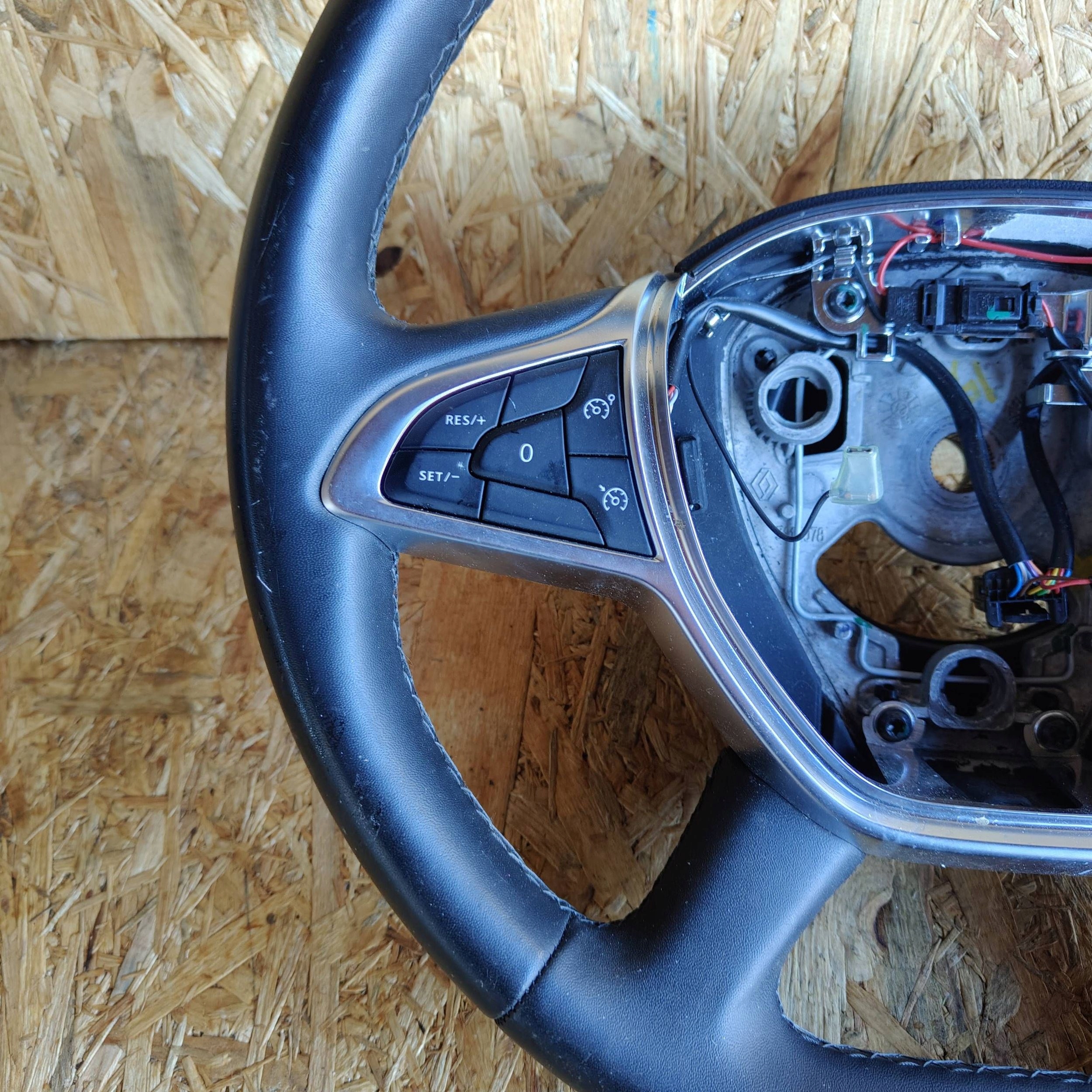 volante Dacia Duster 311611481