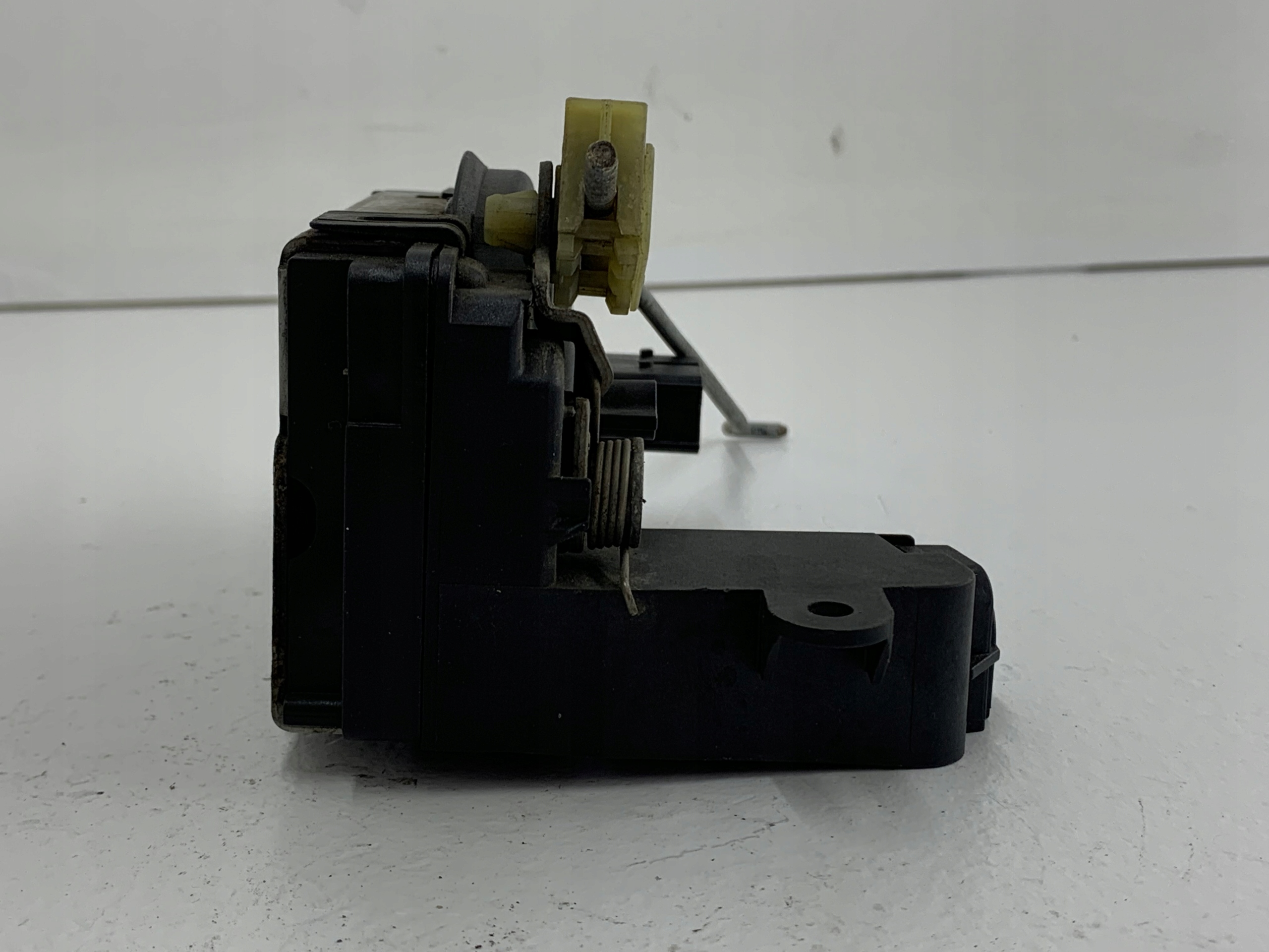 OPEL ASTRA H lock door right front 13128112