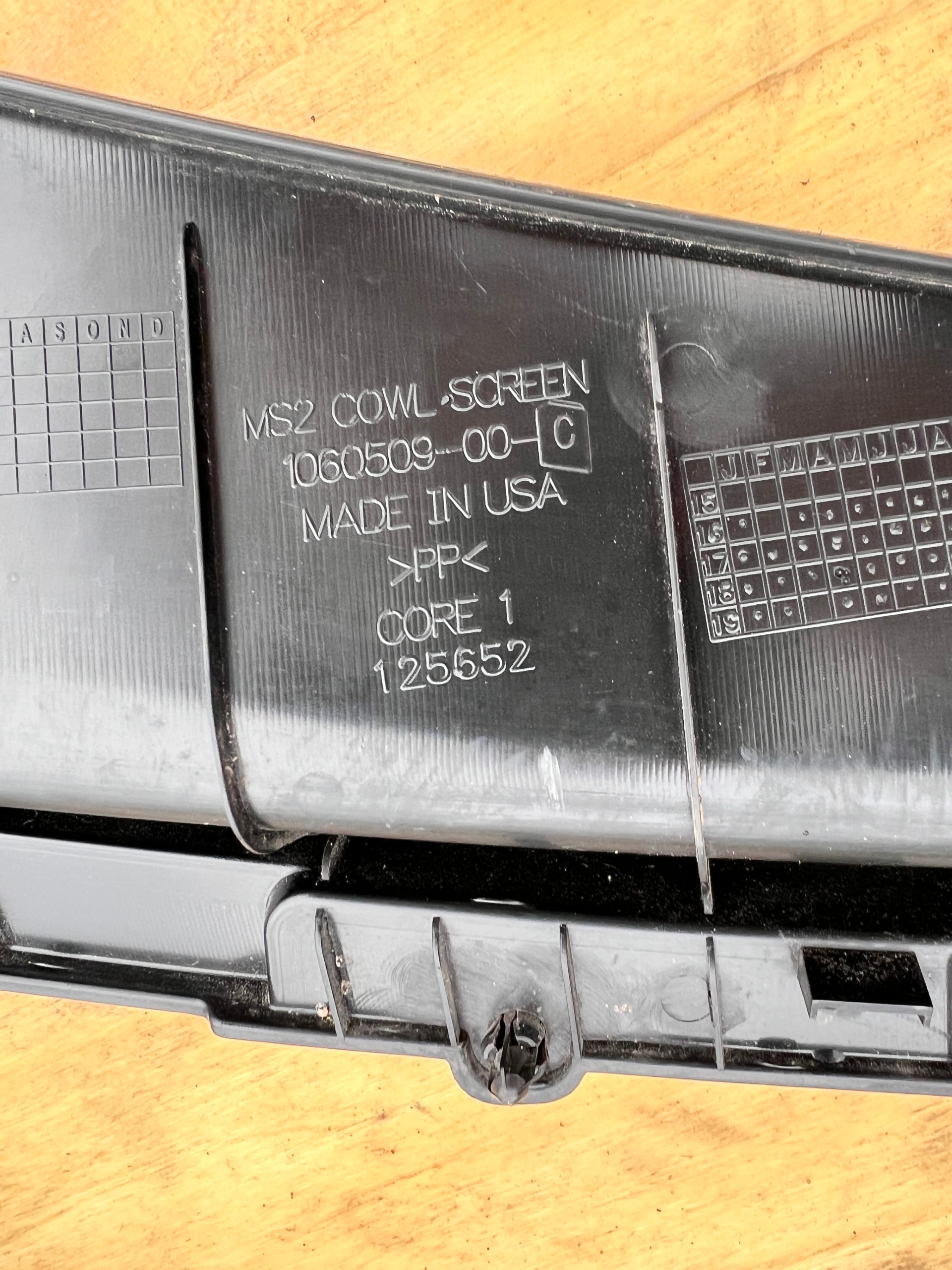 TESLA S LIFT PODSZYBIE 1060509-00-B Stan opakowania brak opakowania