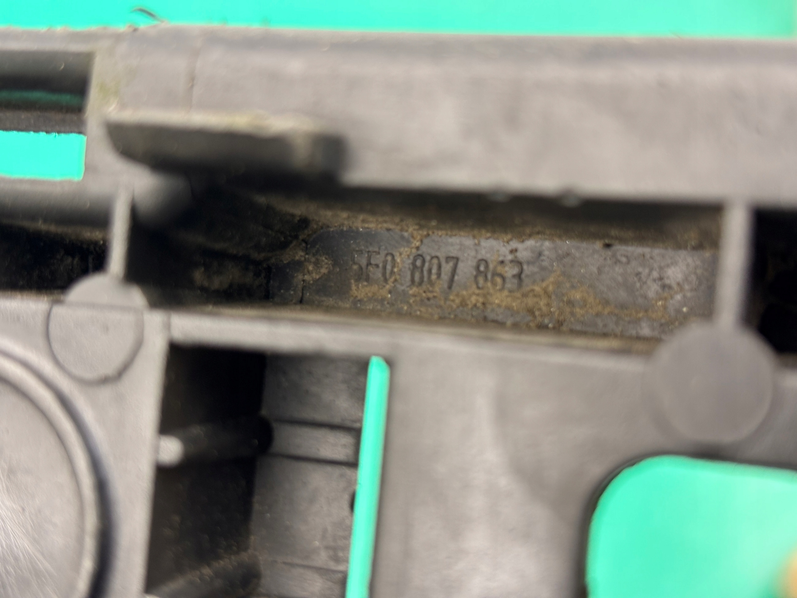 SEAT LEON 3 III 5F bumper bracket rear part central console 5F0807863 KP8/77