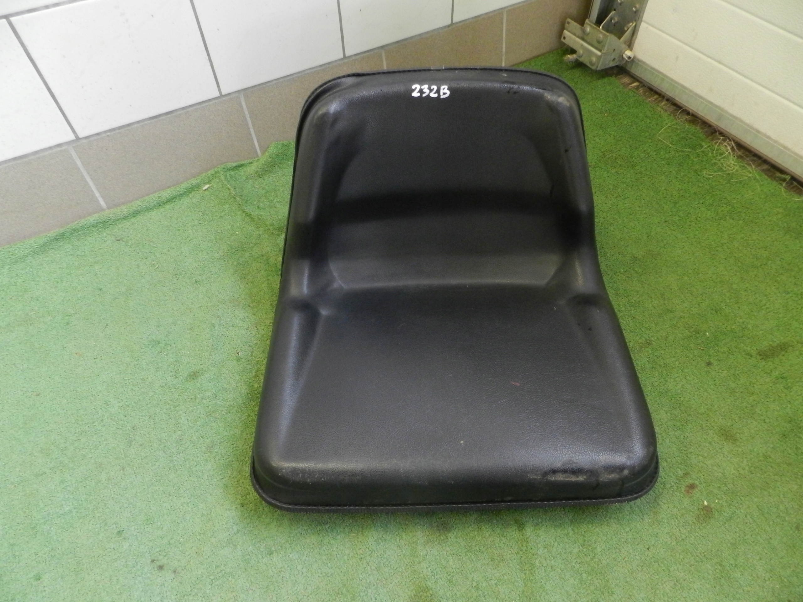 232B TRAKTOREK KOSIARKA MTD HAKO YARD MAN SIEDZENIE