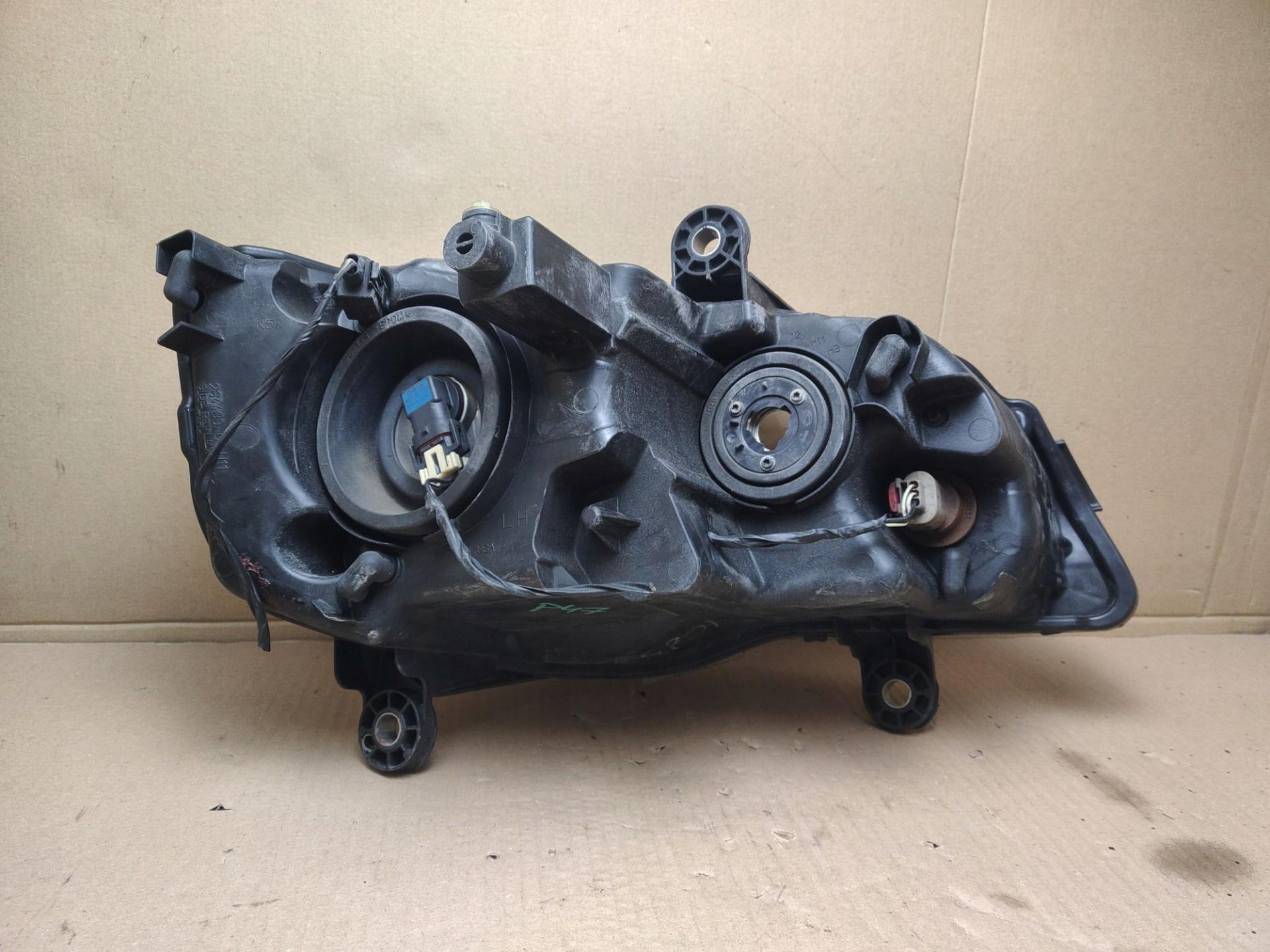light front left side Chrysler Town and Country 5 2009