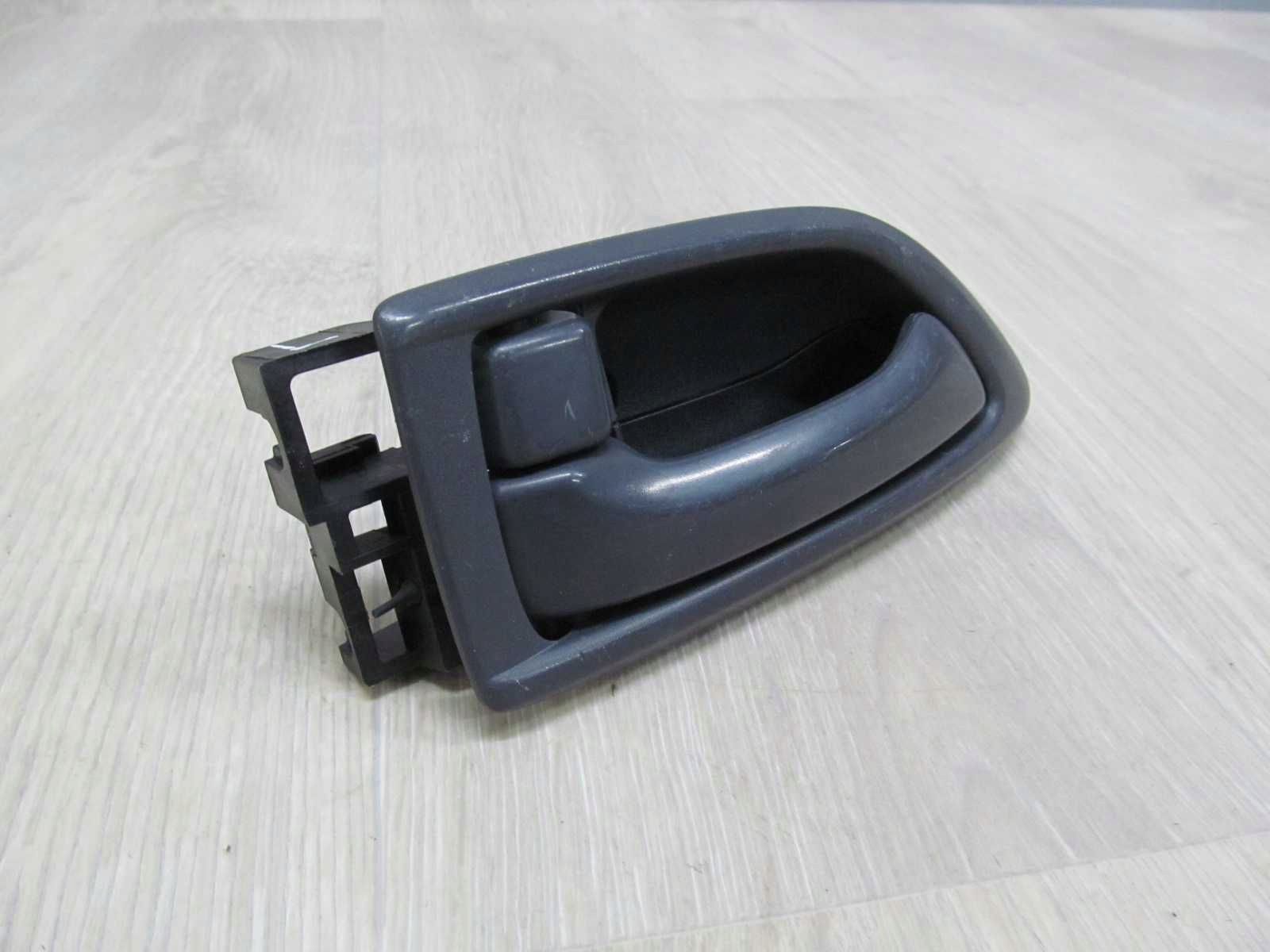 ISUZU N35 N NPR GRAFTER KLAMKA WEWNETRZNA LEWA 07- Producent części Isuzu OE