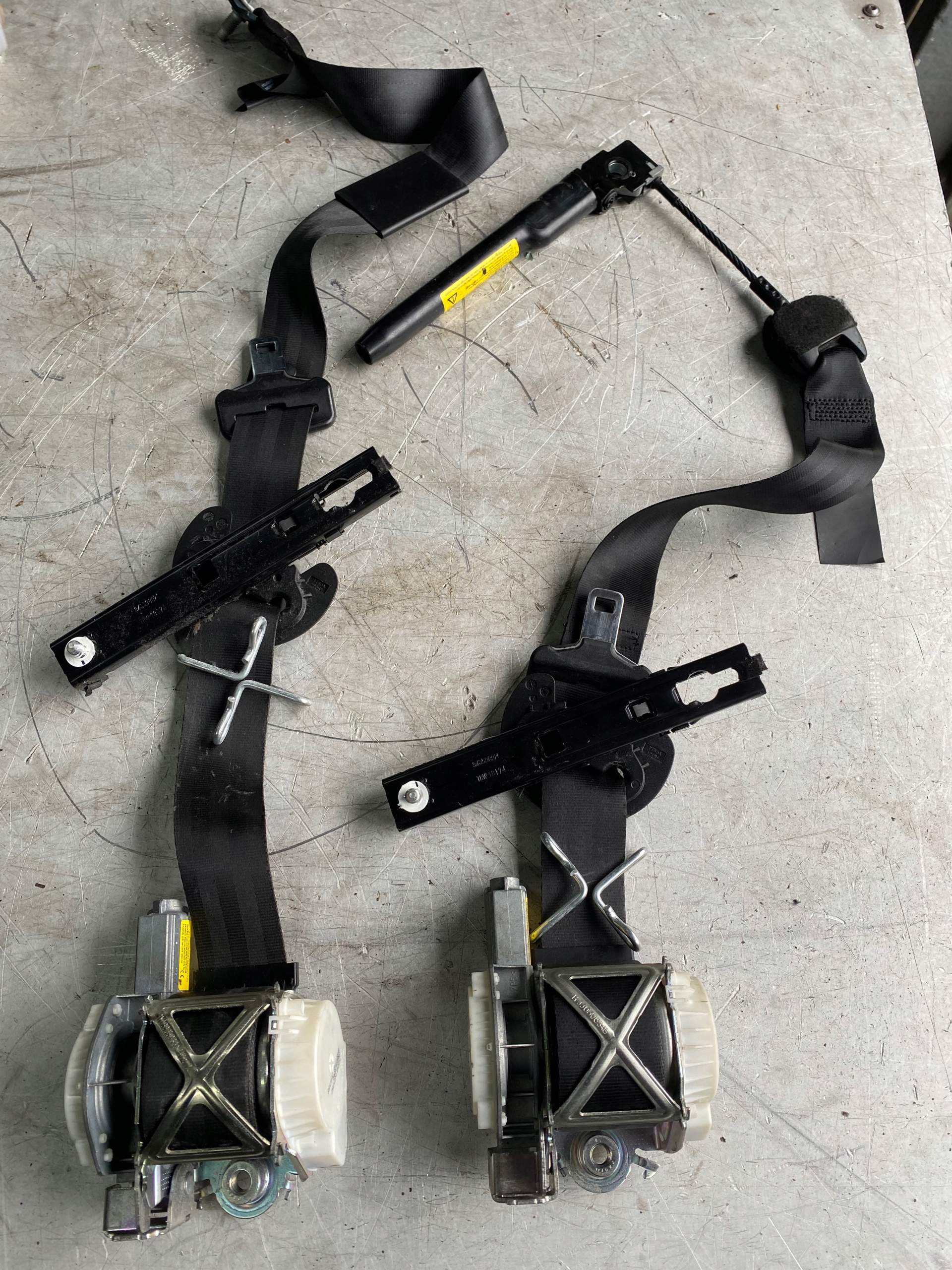 PASY PRZÓD NAPINACZE LEWY + PRAWY KOMPLET PEUGEOT 3008 I 09-16