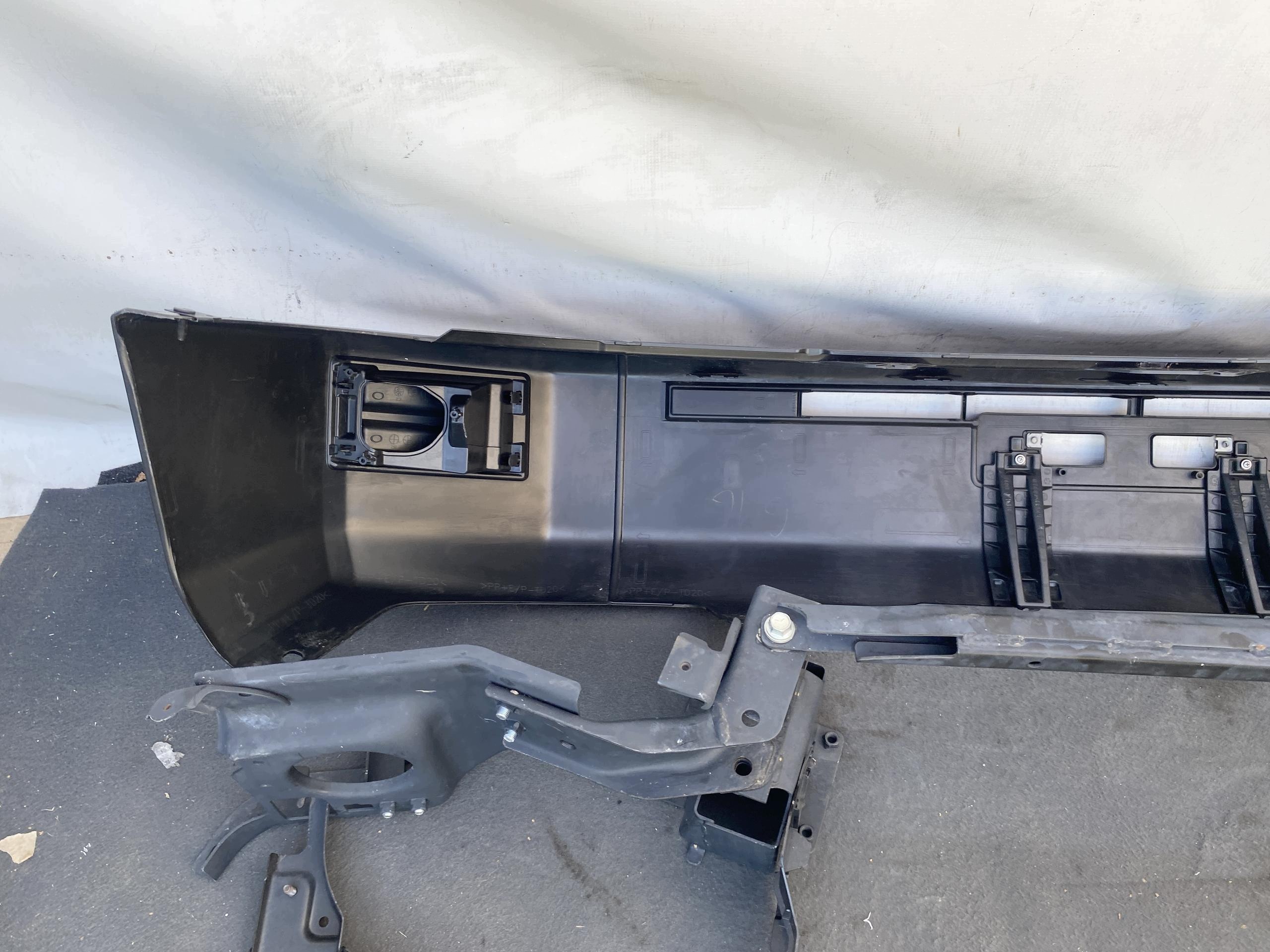 TOYOTA LAND CRUISER J70 23r. front bumper pillar below bumper ORYG.