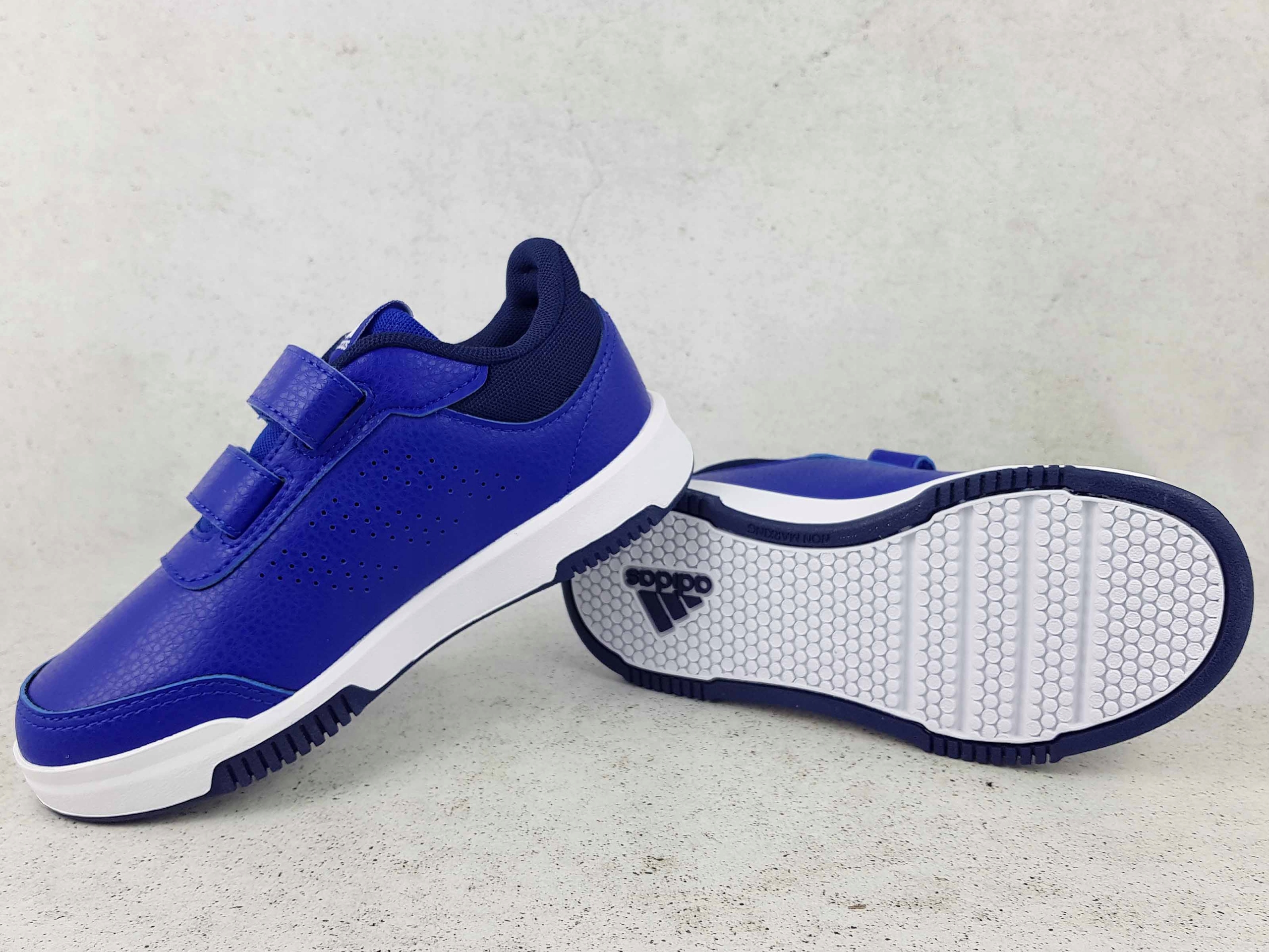 ADIDAS TENSAUR H06306 BUTY TRAMPKI DAMSKIE RZEPY Materiał skóra ekologiczna