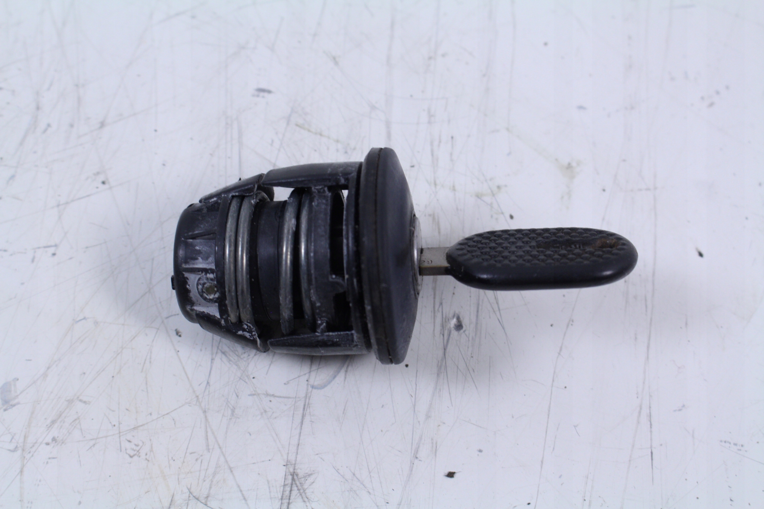 KOREK WLEWU PALIWA KLUCZYK AIXAM Numer katalogowy części KOREK WLEWU PALIWA  AIXAM