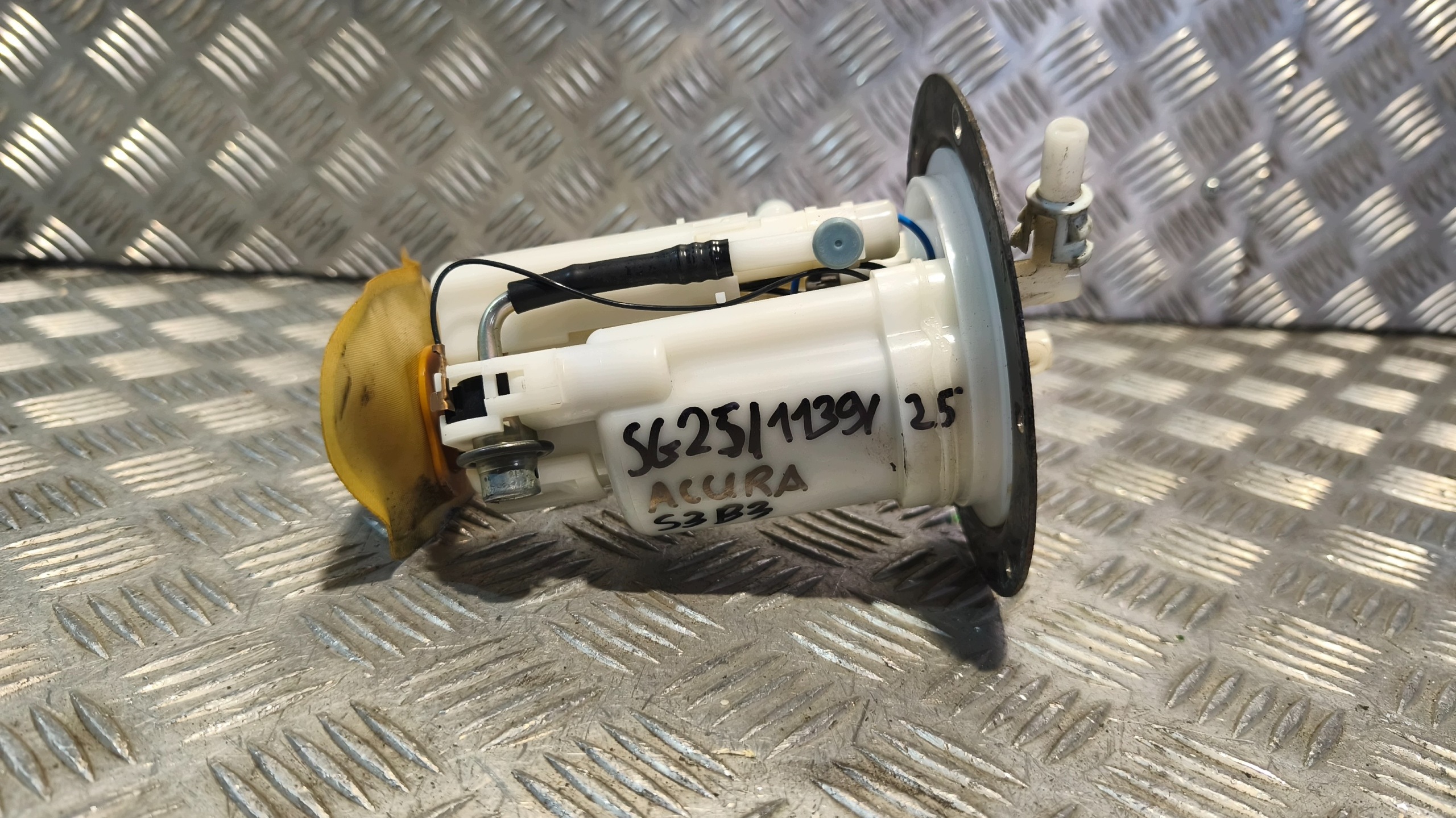 feed pump ACURA RL 3.7B V6 2009r 17708-SJA-A51-M1