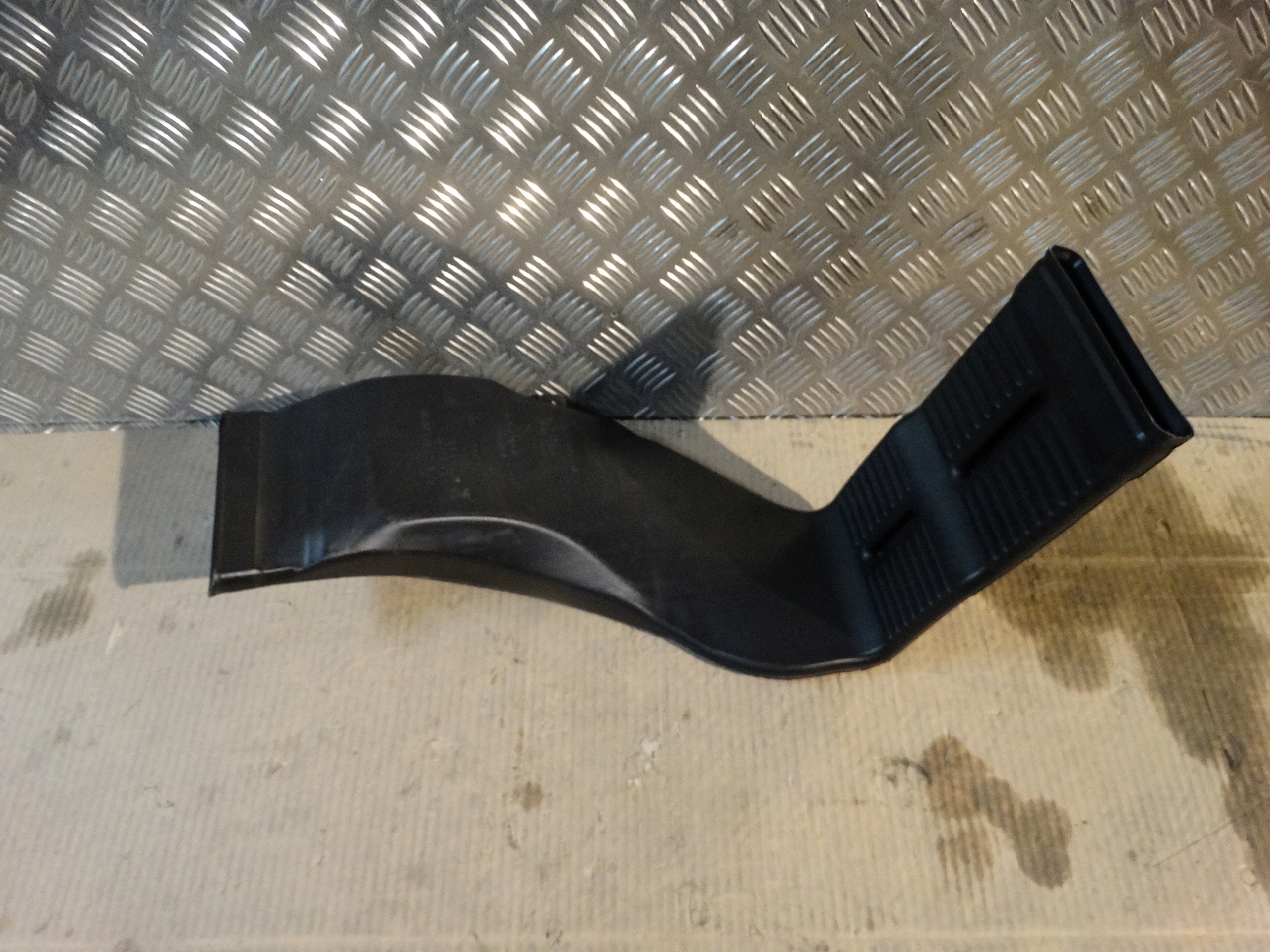 IDEALNY drain air left MERCEDES W223 1