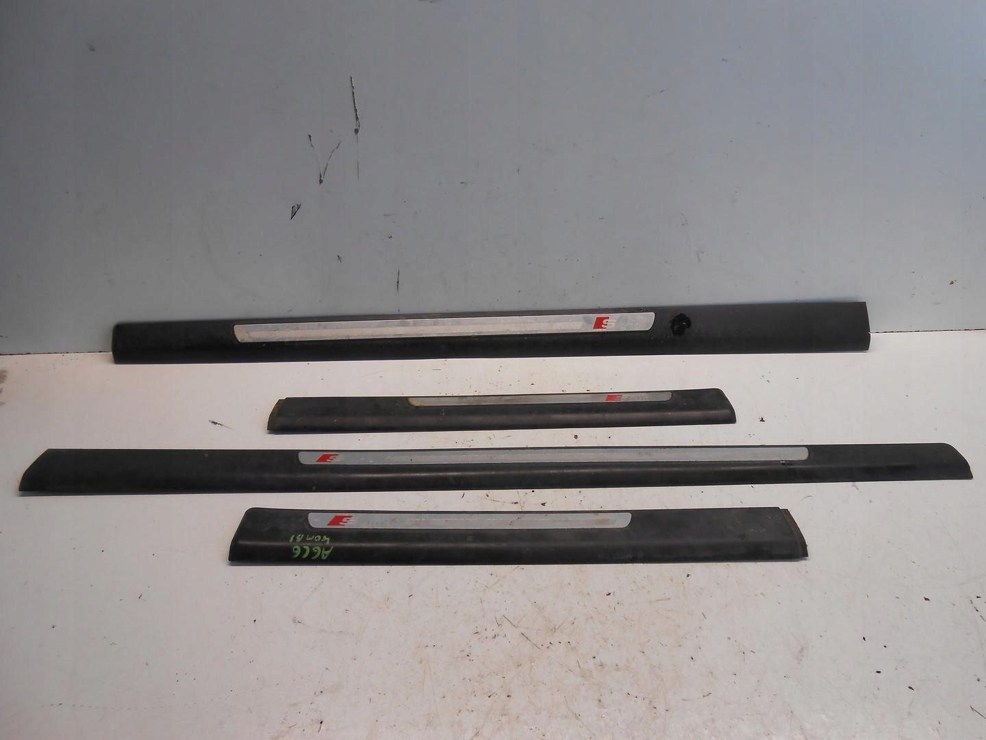 НАКЛАДКА НАКЛАДКА ПОРОГА AUDI A6 C6 УНИВЕРСАЛ #