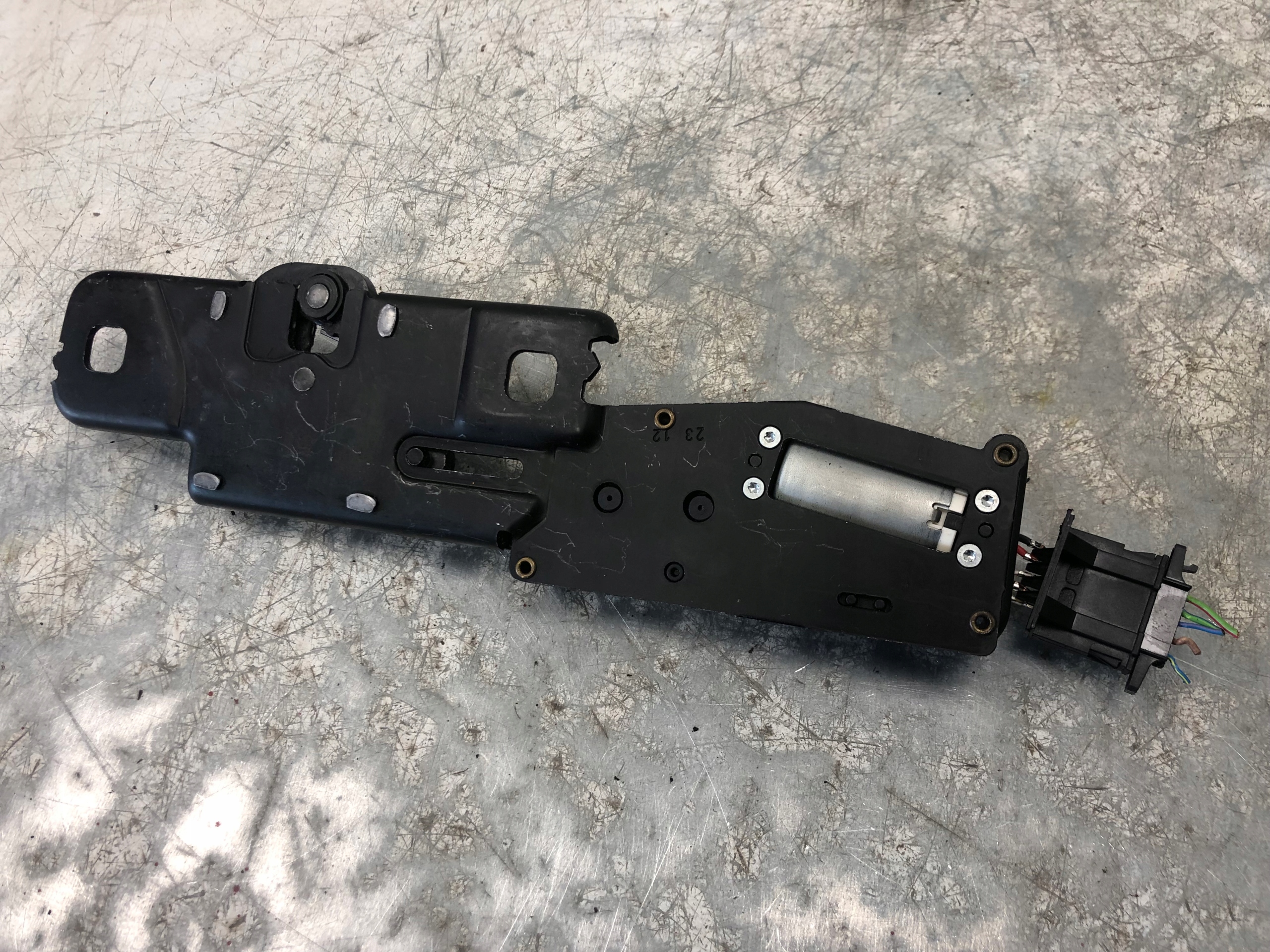 lock DOCIAG bonnet AUDI A4 B8 A6 C6 4F9827383E