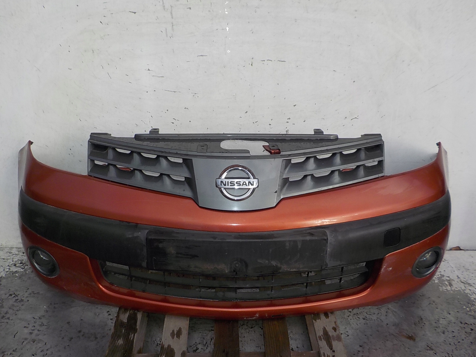138 NISSAN NOTE and bumper front front