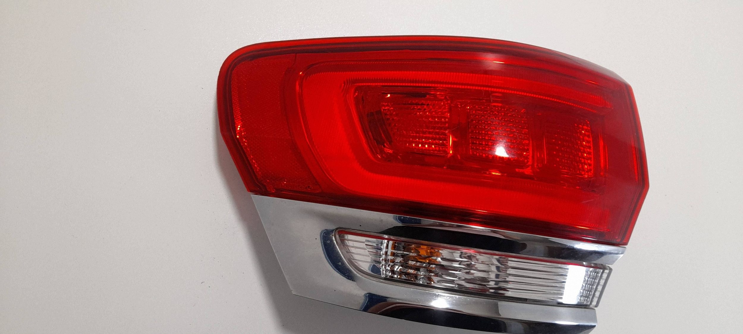 Jeep Grand Cherokee WK2 light rear left R1YS1 (R446)
