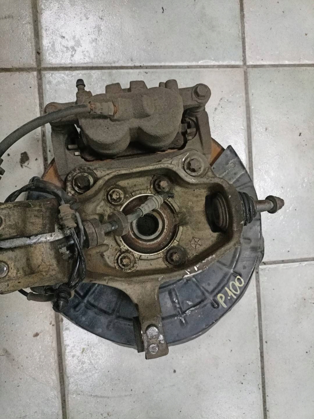 otoč čepu předek levá strana Jeep Cherokee 5 2014
