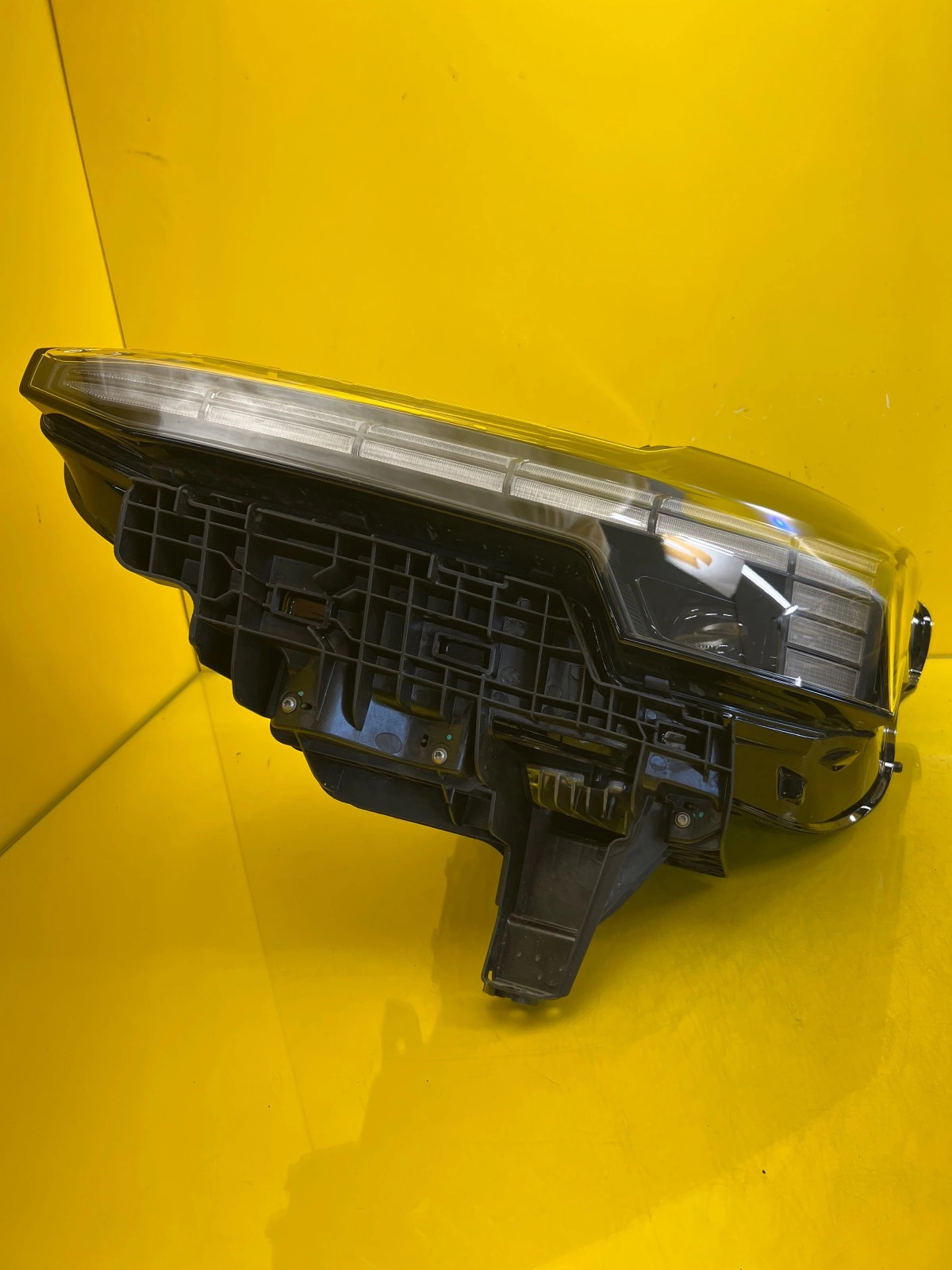 light left front Volvo EX30 Full Led 80000401