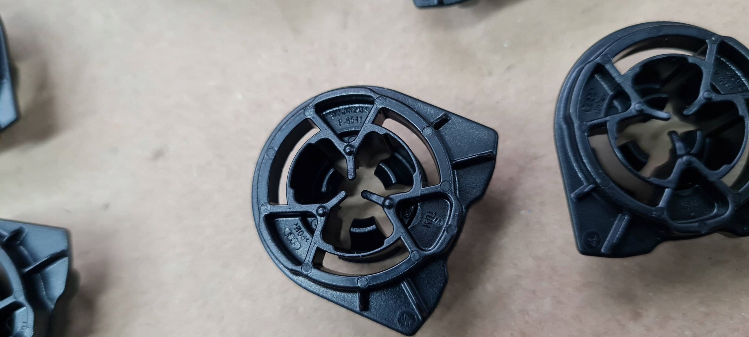 A6 C8 4K S6 защелки обивка 8V0868243B A7 Q7 Q8