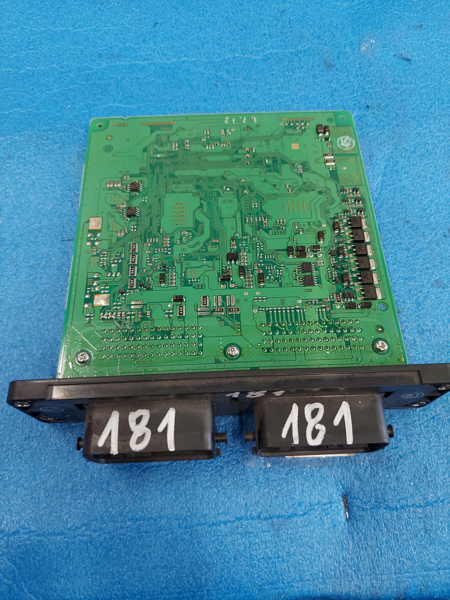 control unit of the engine MAZDA II 1.3 B ZJ39 0141400694
