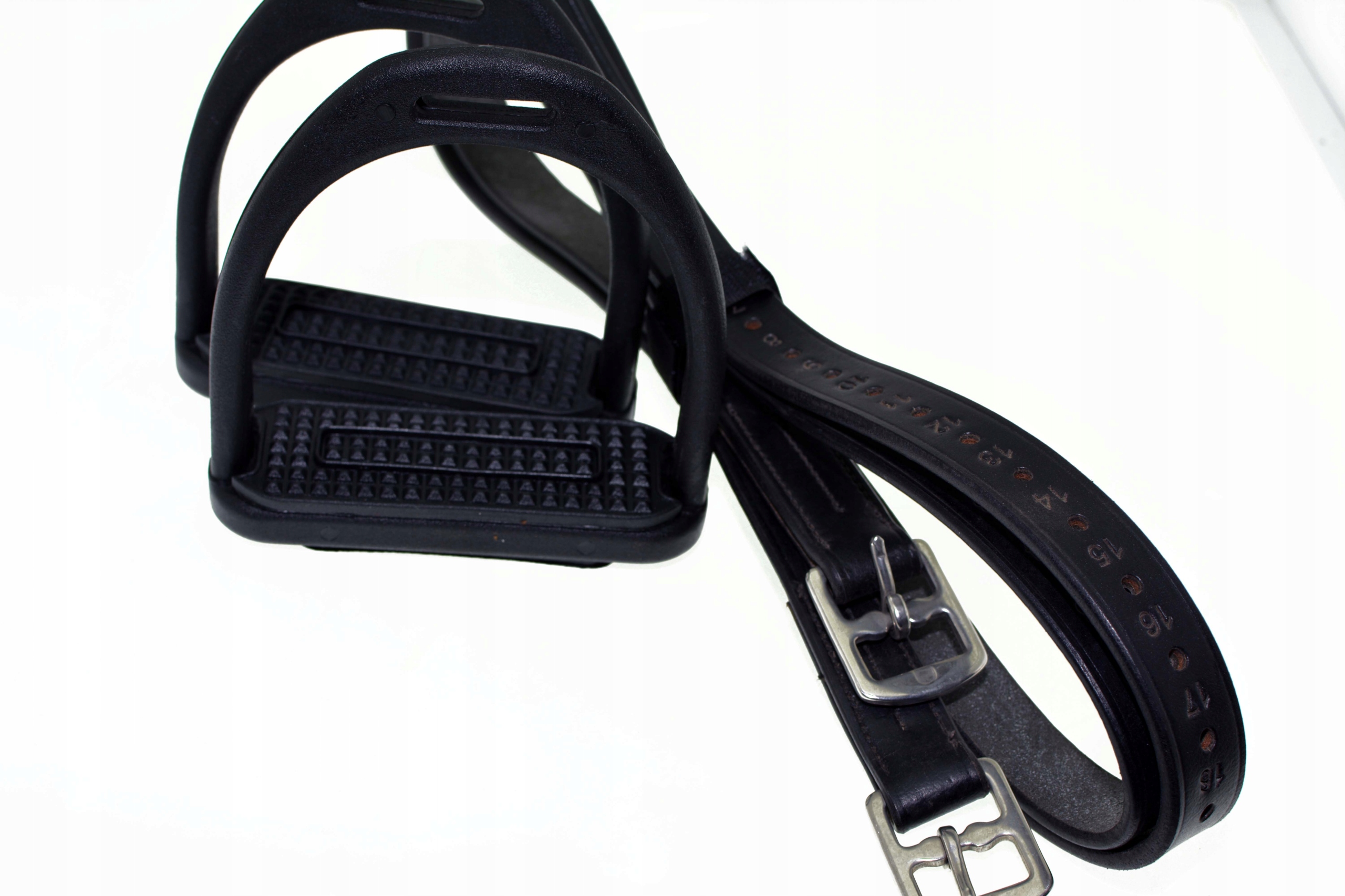 STRZEMIONA PLASTIKOWE kOMPOZYT + PUŚLISKA 145cm Model strzemiona