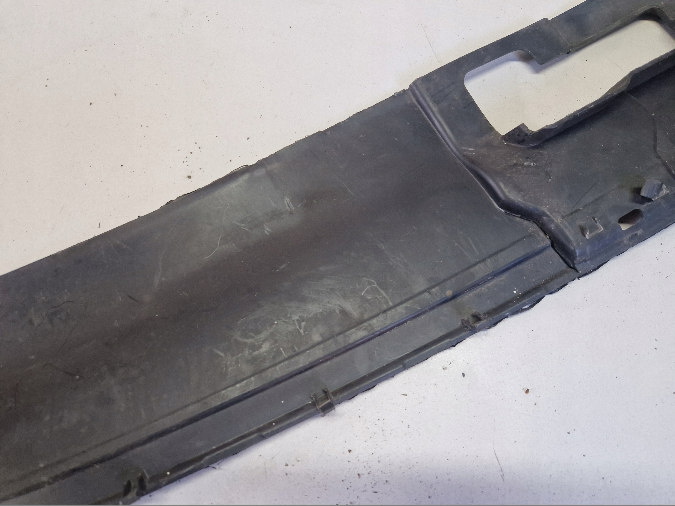 kryt stěny předního AUDI Q7 4L 4L0807081