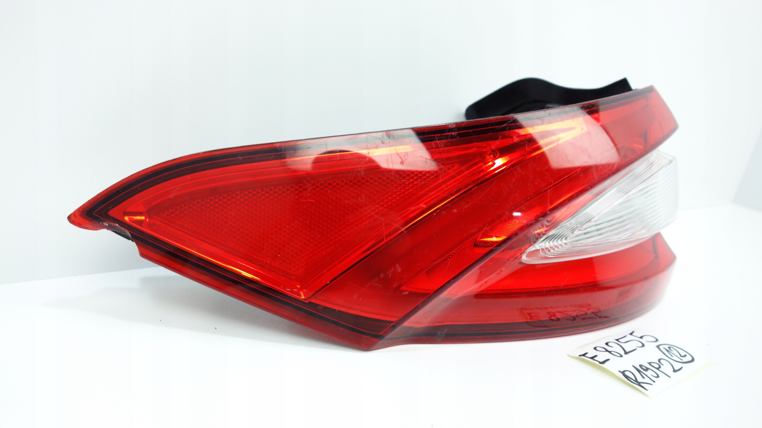 MASERATI LEVANTE 2016- light left rear part left rear 670032332