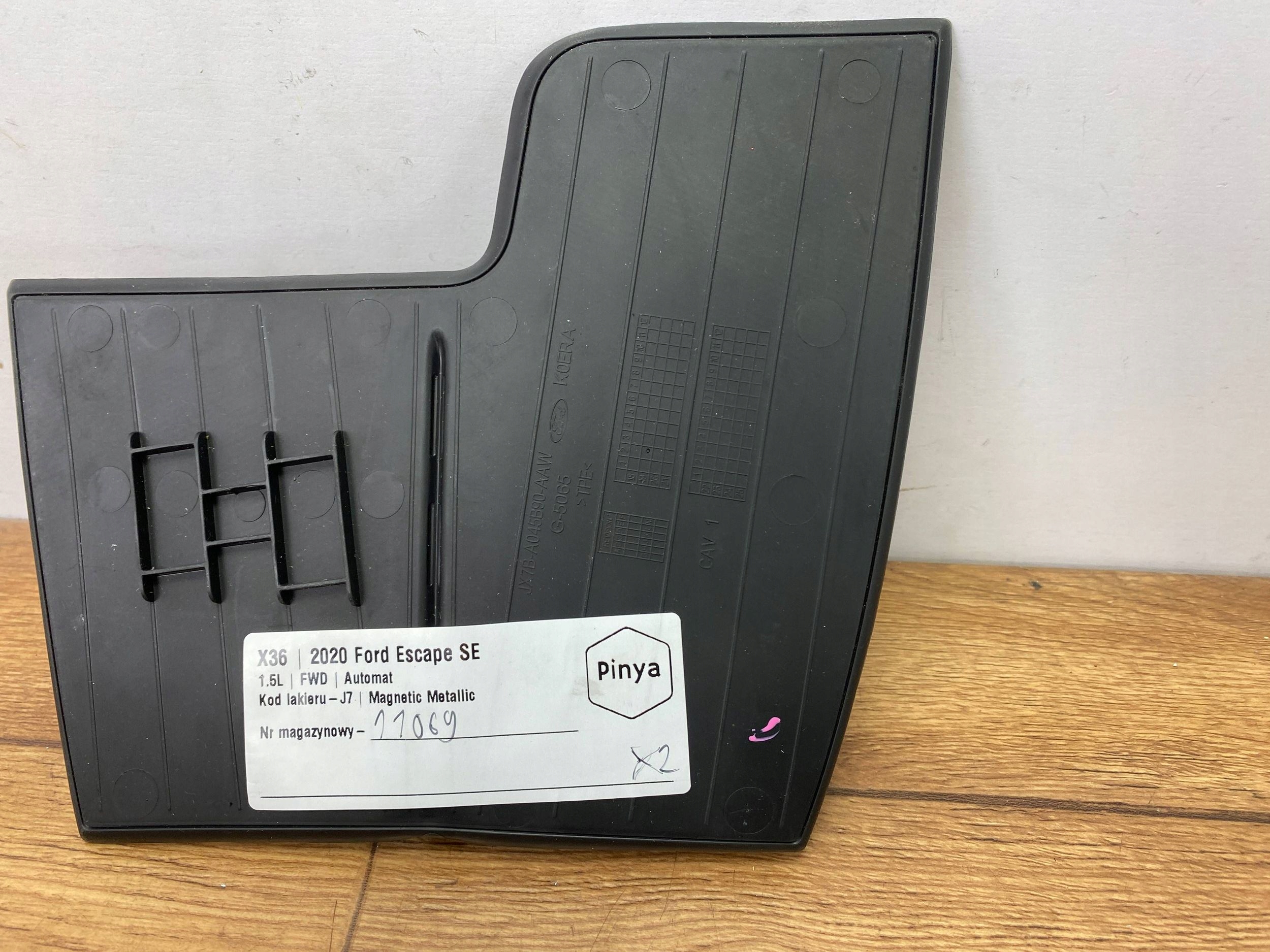Gumka Matte mata Handschuhfach Ford Escape IV Kuga MK3 2020+
