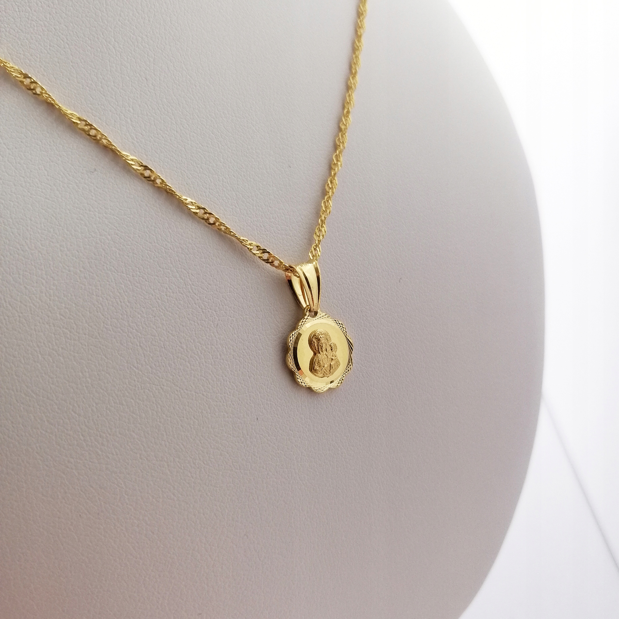 ZŁOTY ŁAŃCUSZEK Z MEDALIKIEM DLA DZIEWCZYNKI 925 Marka Golden Celebrity