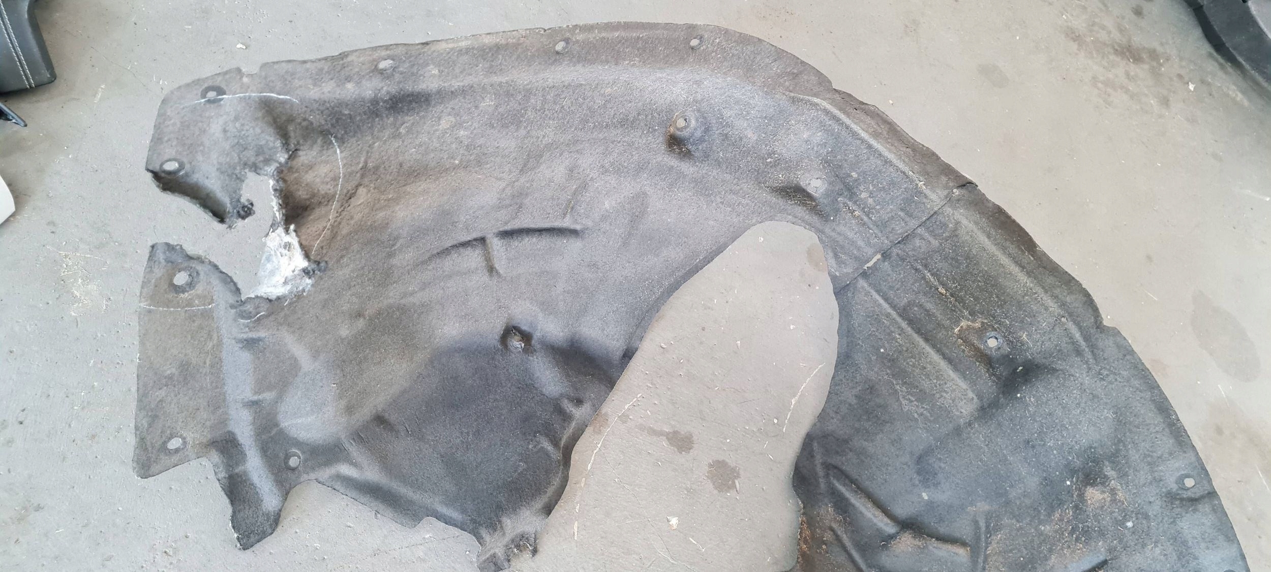 Jeep Grand Cherokee WL 2022 mudguard right right front front P68376700AD