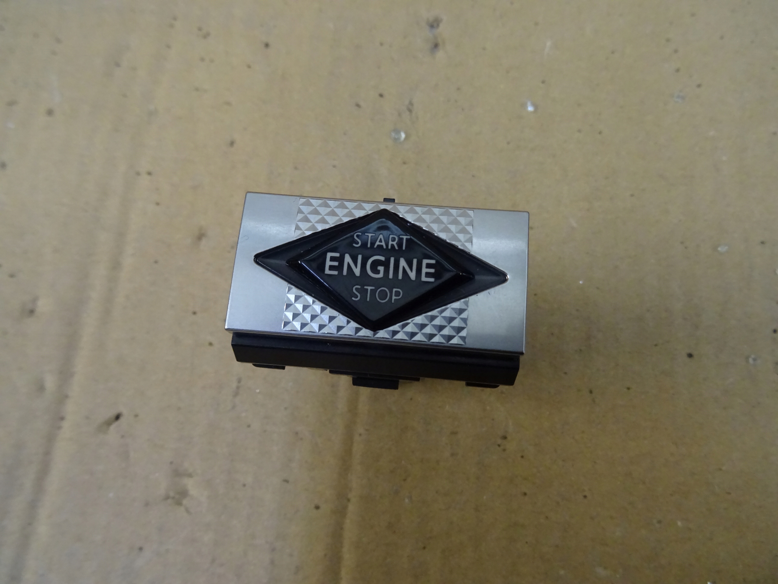Przycisk Start Stop Engine DS3 Crossback