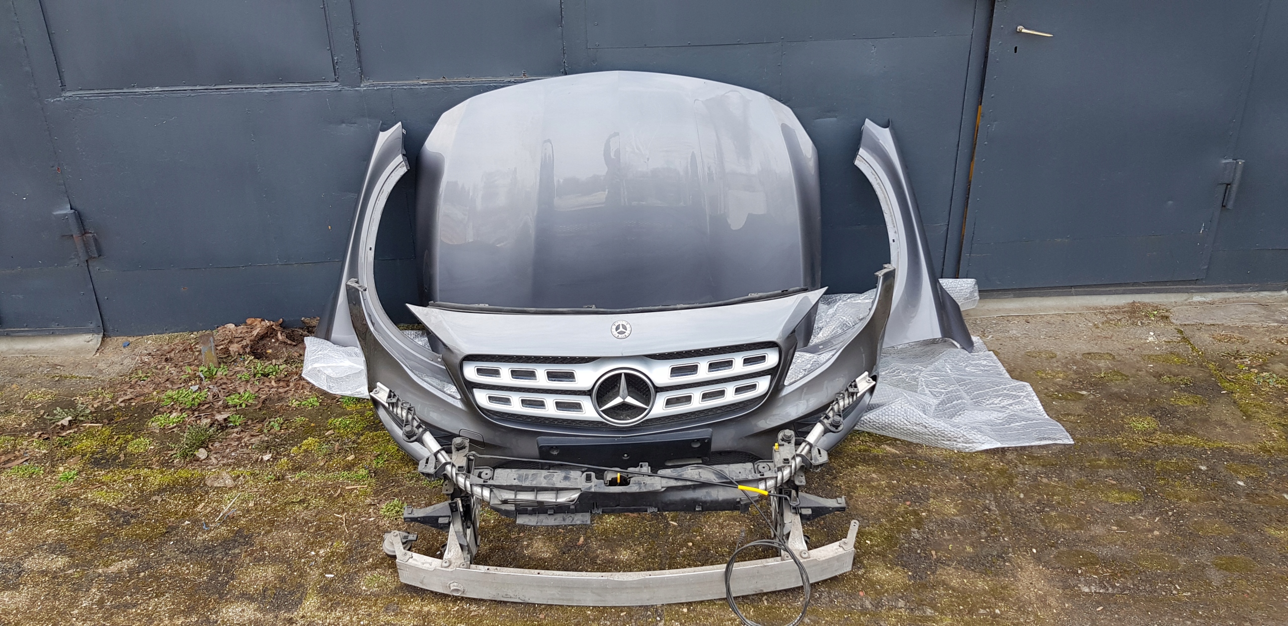 MERCEDES GLA W156 2017R MASKA ZDERZAK BŁOTNIKI WZMOCNIENIE PRZÓD KOLOR 787