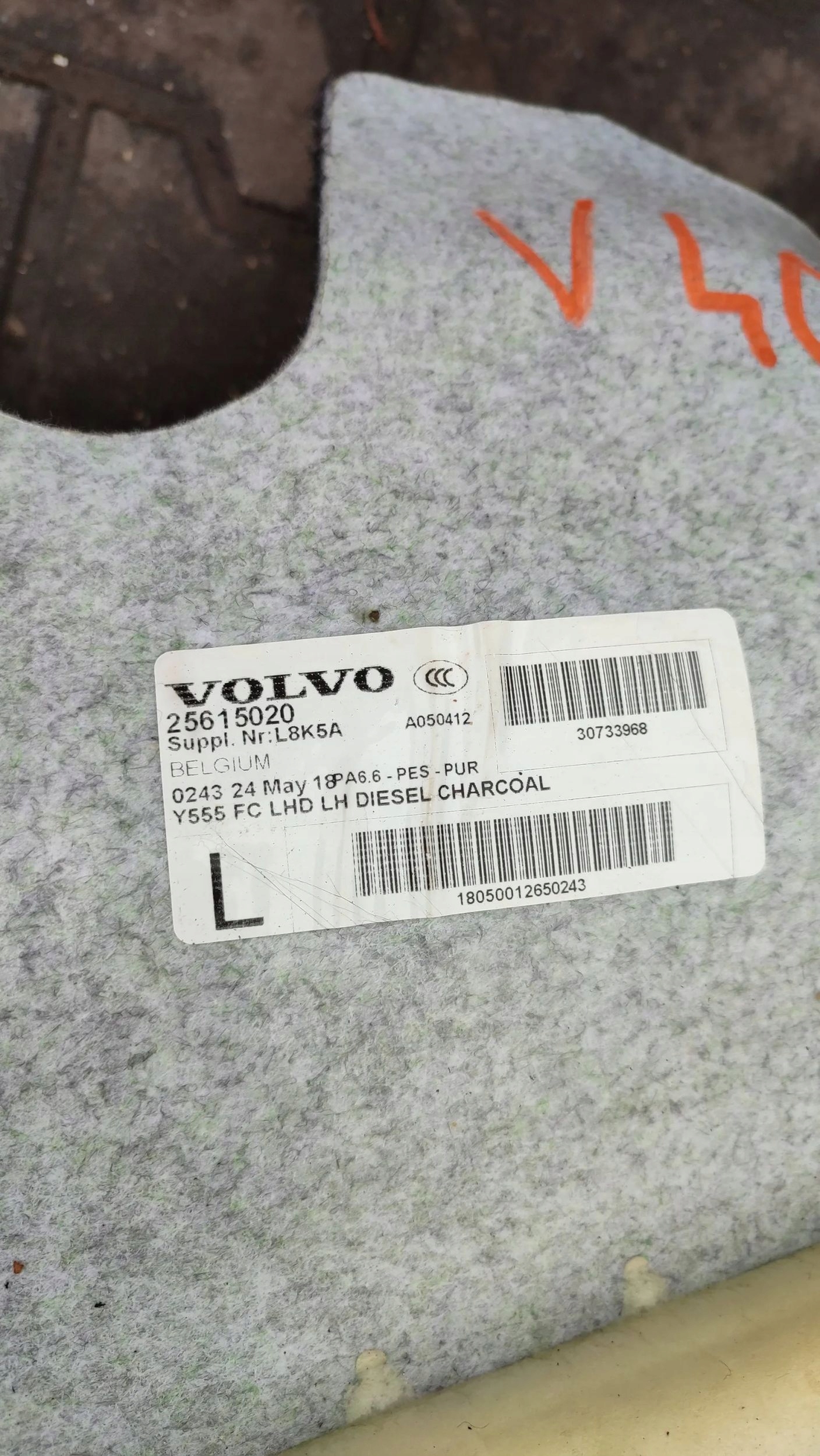 Volvo V40 2018 front side left mats