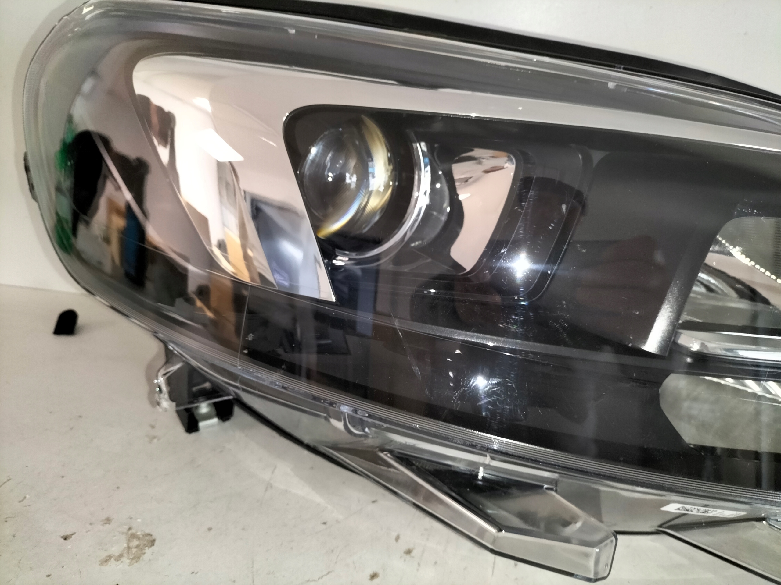 light front reflektor right OPEL ZAFIRA D 19- VIVARO C 19- XENON