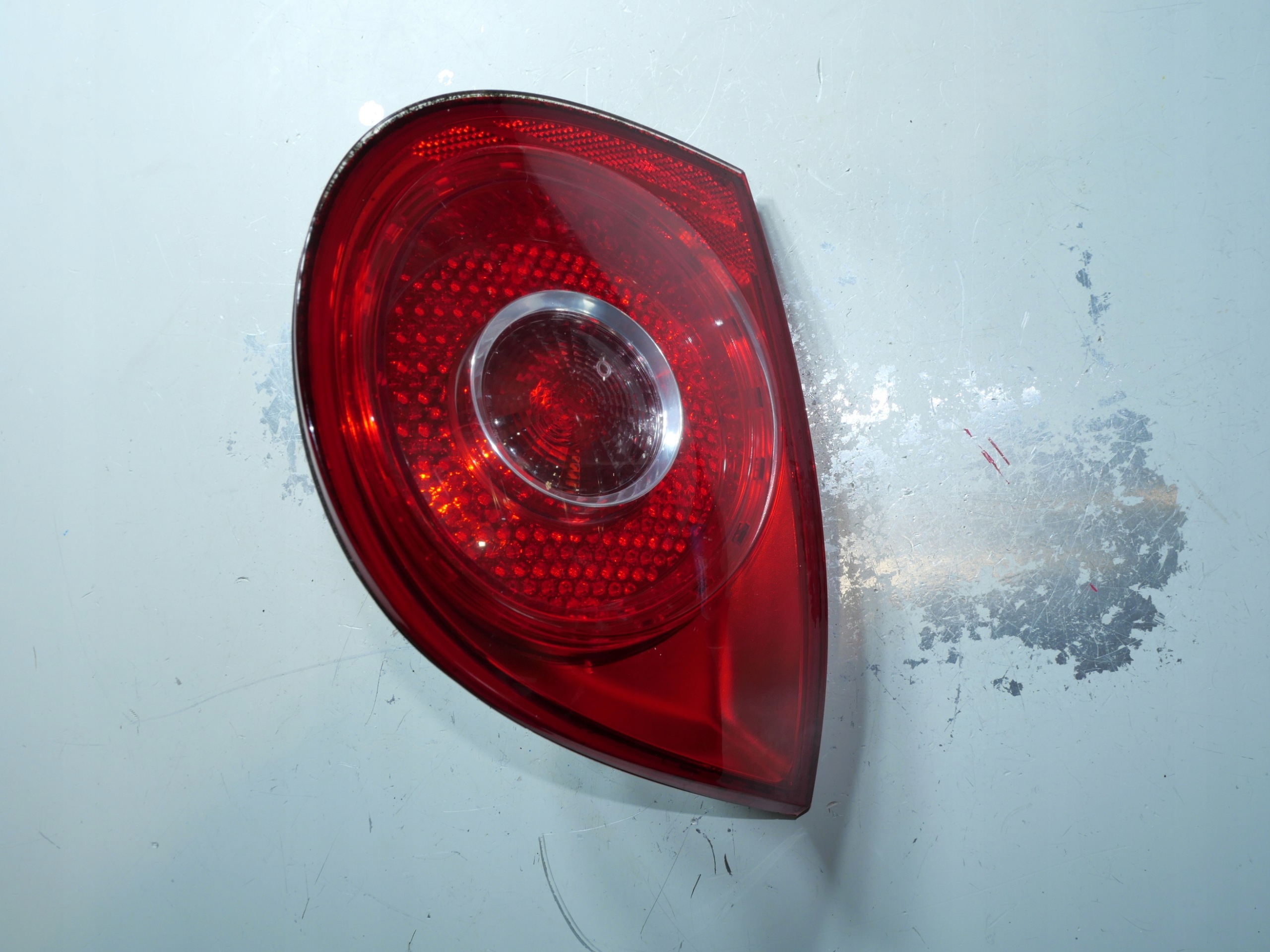 VW GOLF V 5 light rear left to the bonnet 1K6945093E
