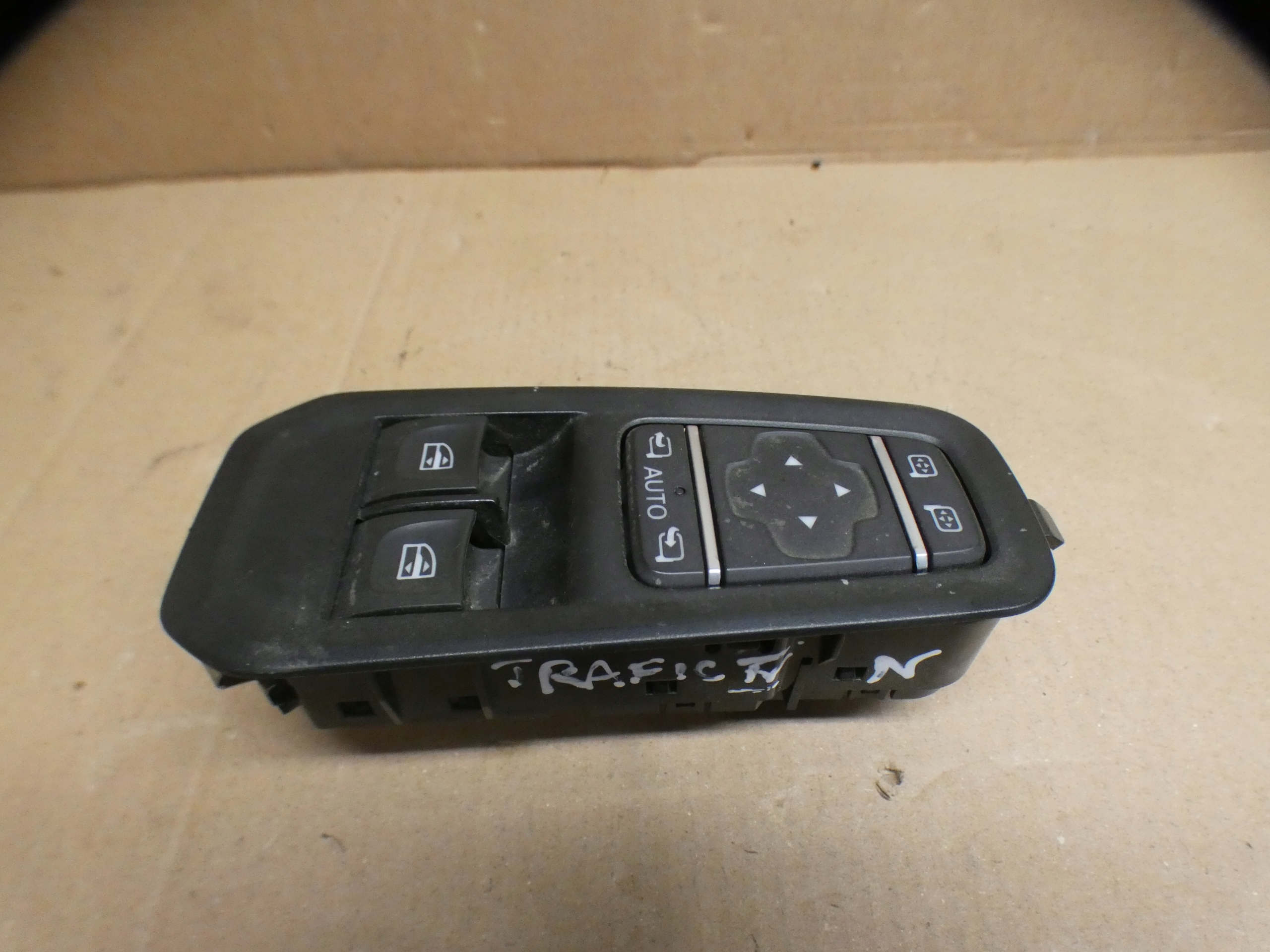 window control switch and of mirrors RENAULT TRAFIC III 809617863R - EU