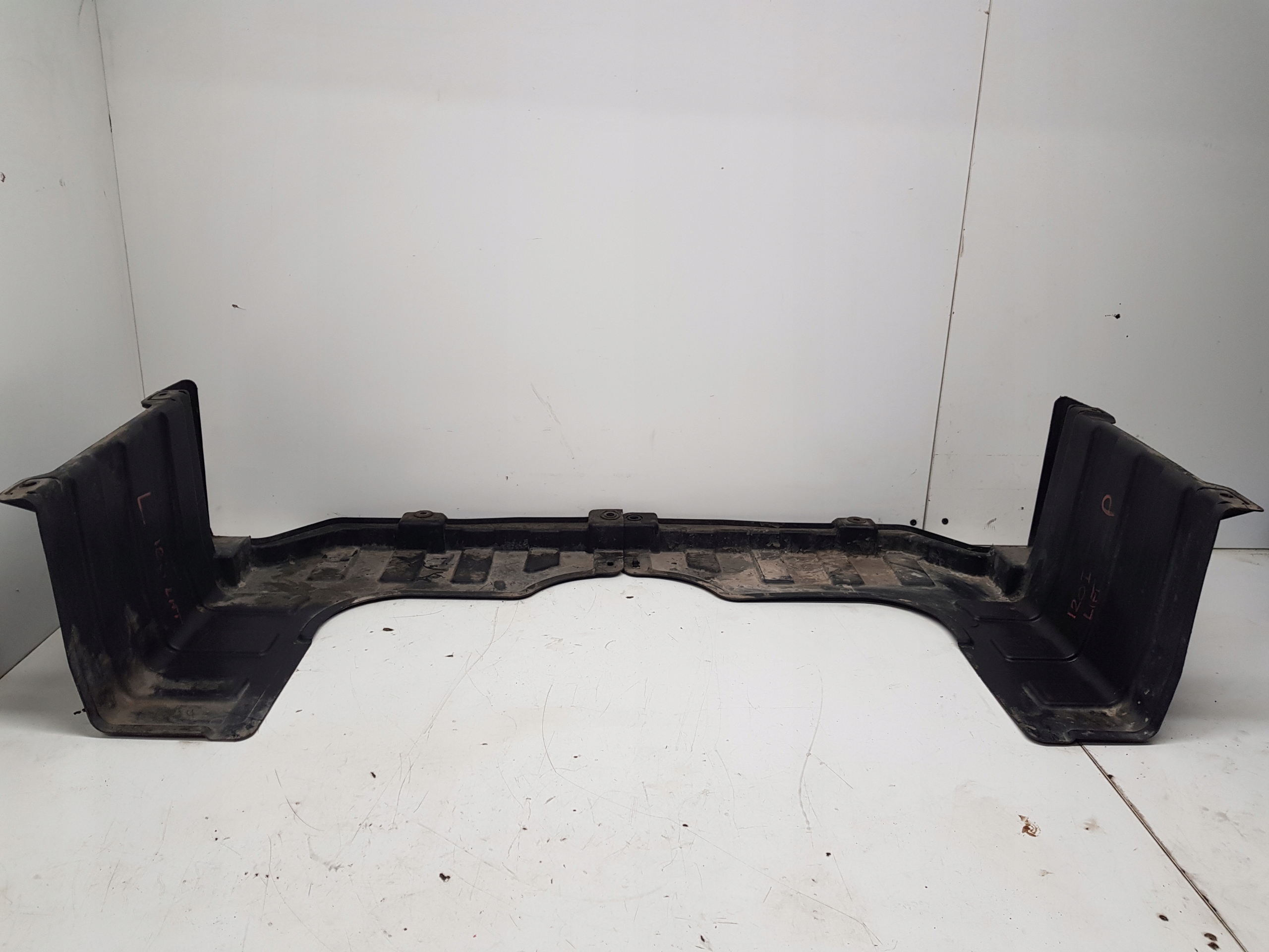 HYUNDAI I20 LIFT motor cover lower right 2012-14R