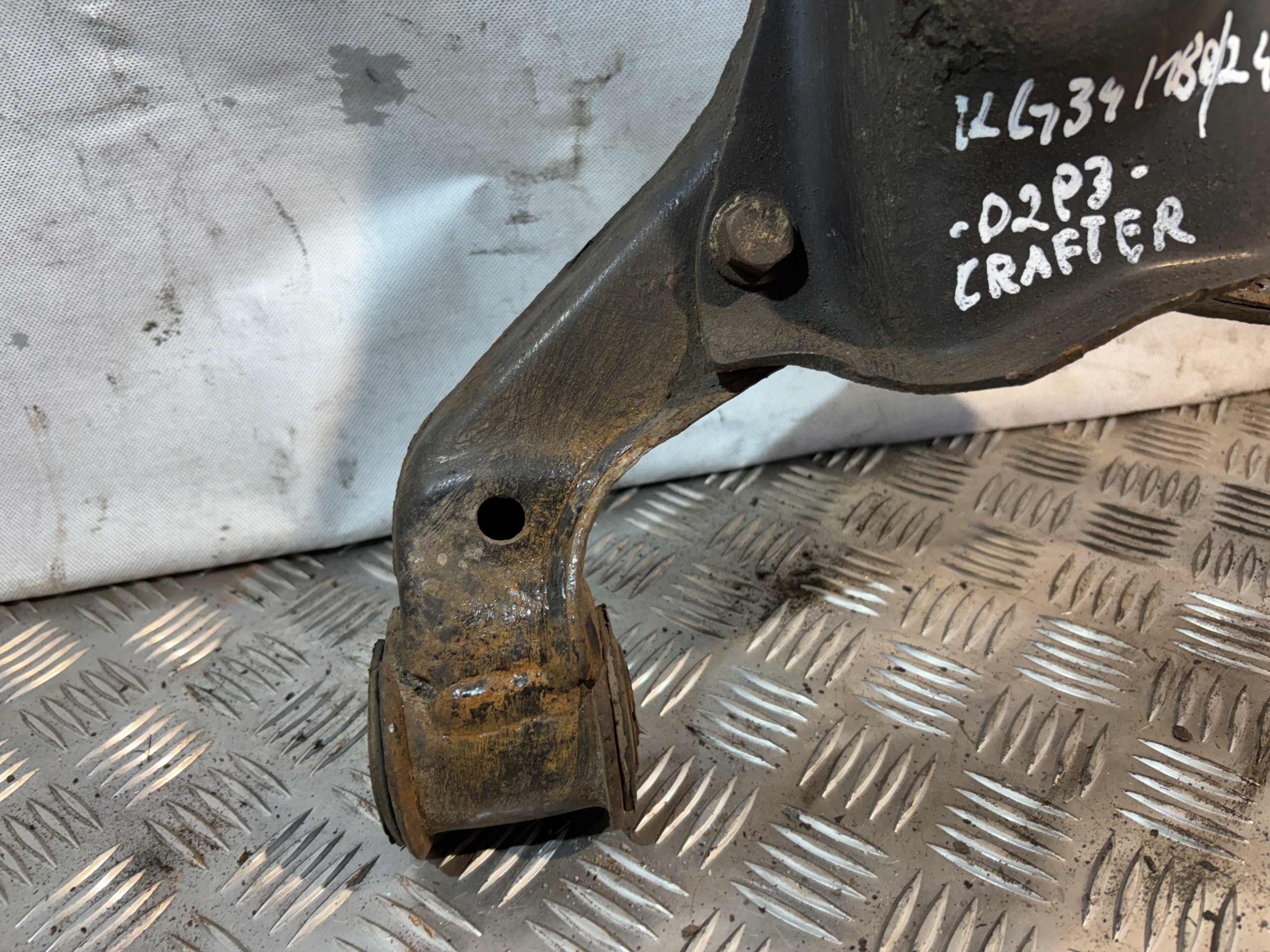 Querlenker links vorne Volkswagen Crafter und 2,5TDI