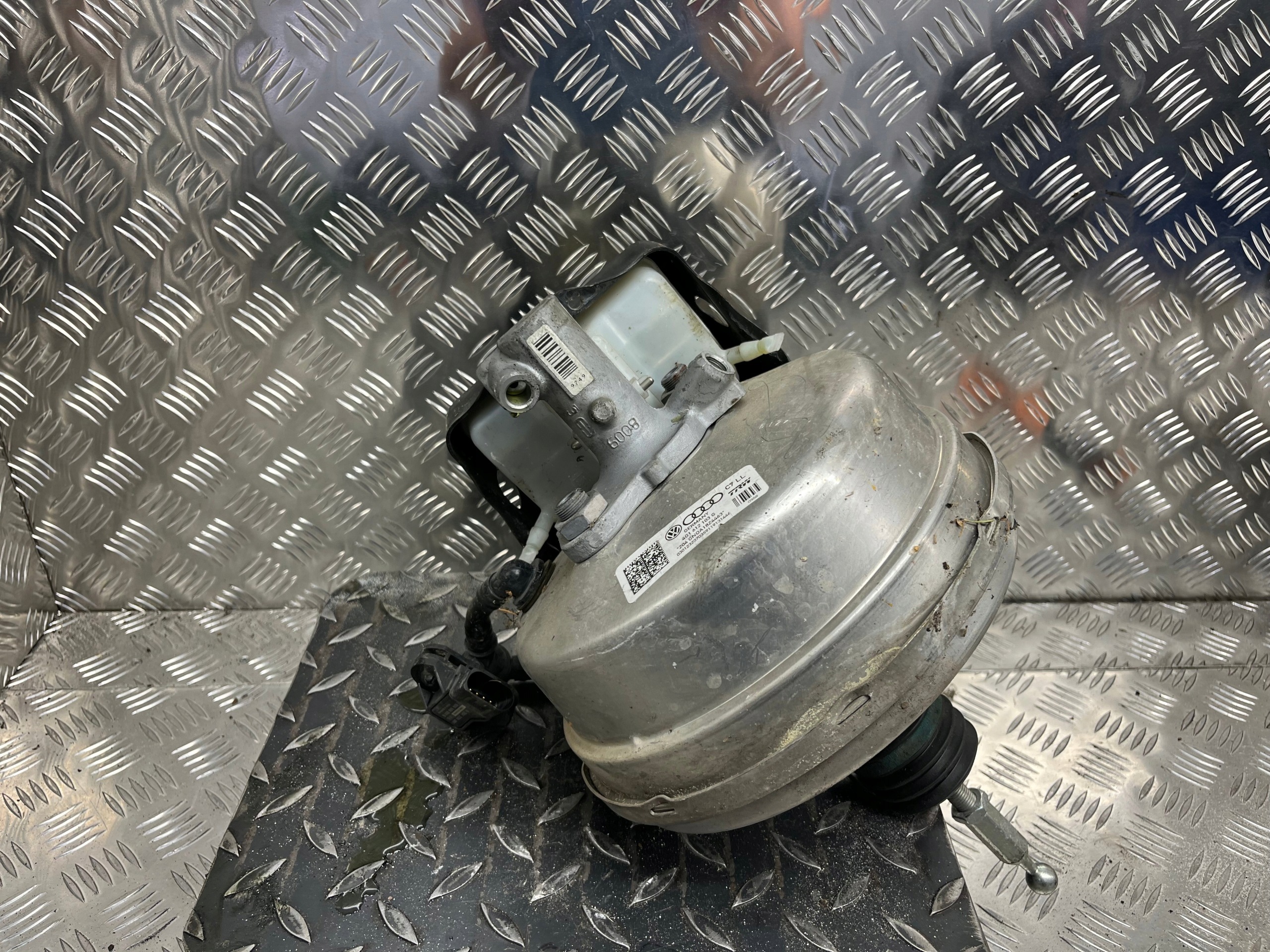 Servo AUDI A6-C7 4G1612103G