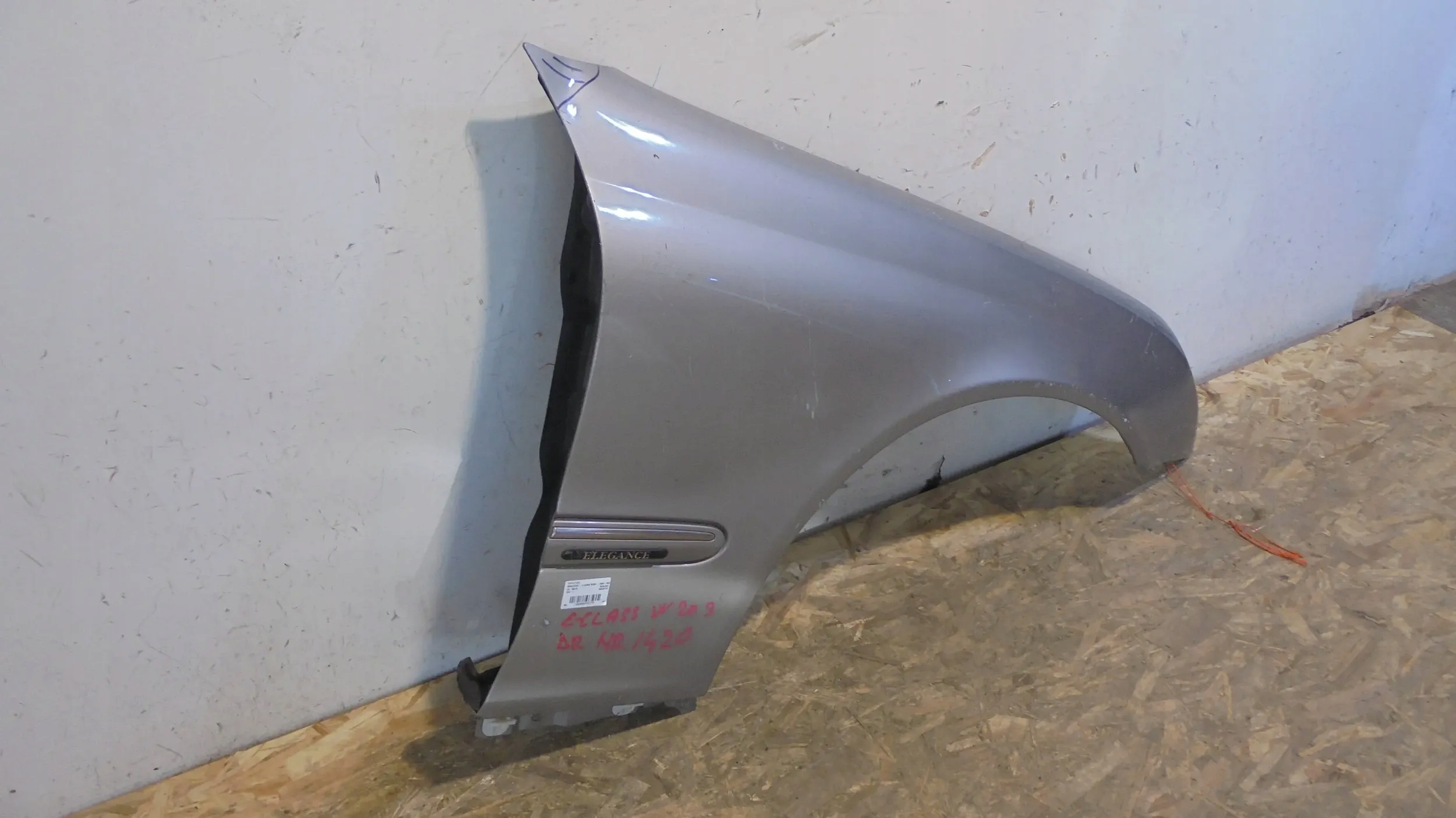 fender front right Mercedes C Klasa W203 00