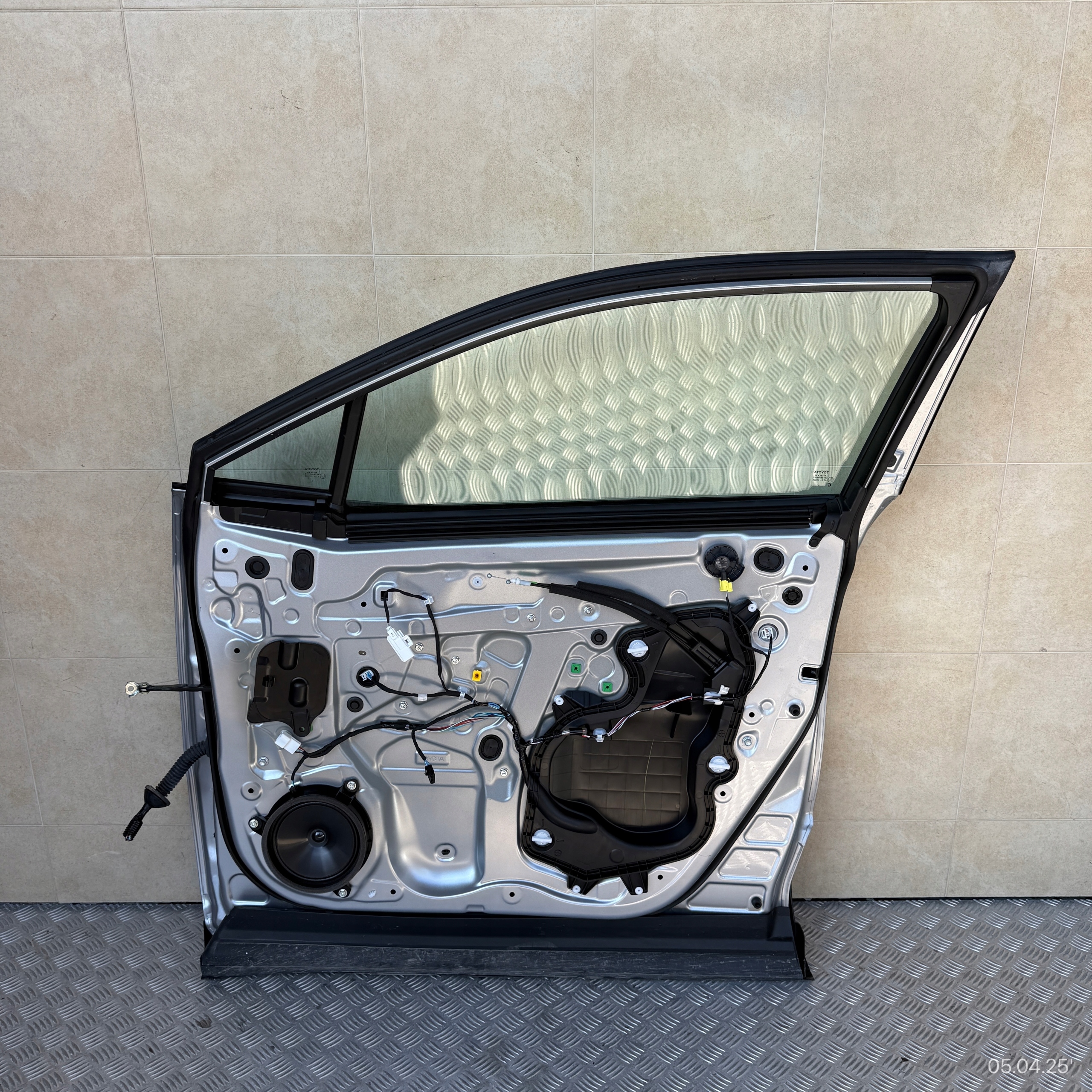 door complete front right TOYOTA C-HR CHR II 2024 ROK