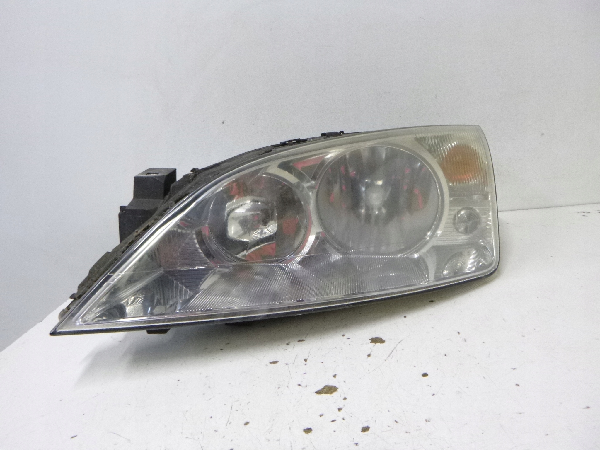 light front Ford Mondeo III Lift 05r.