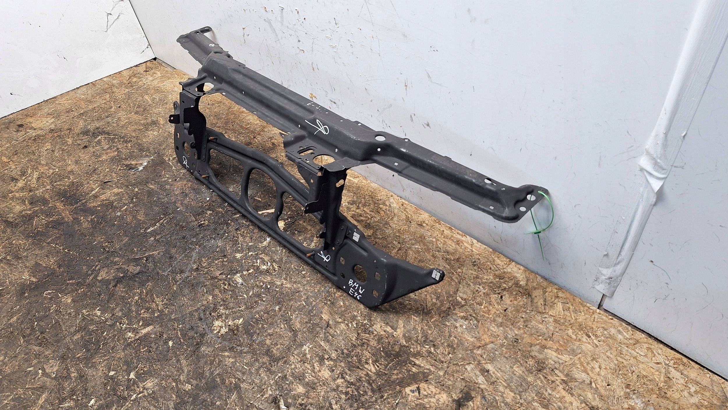 support panel for radiators pillar iron 7111691 BMW 3 E46