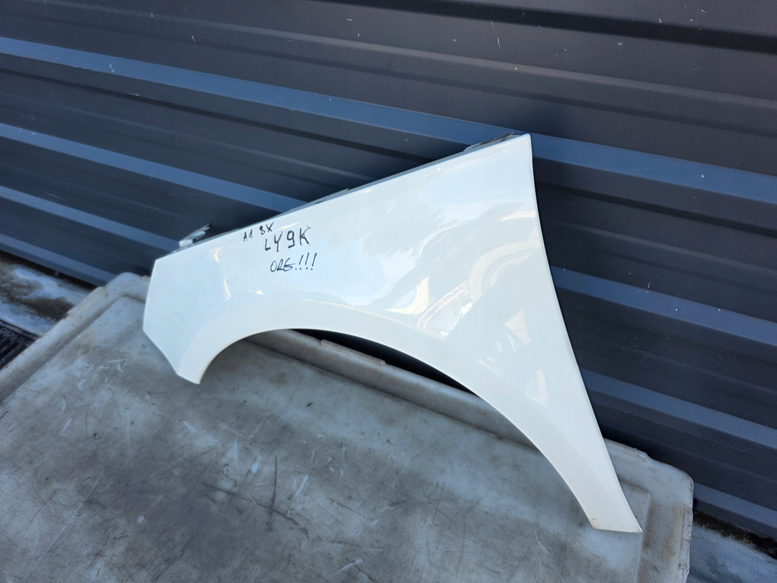 fender left front AUDI A1 8X LY9K 2010-2018 original !!!