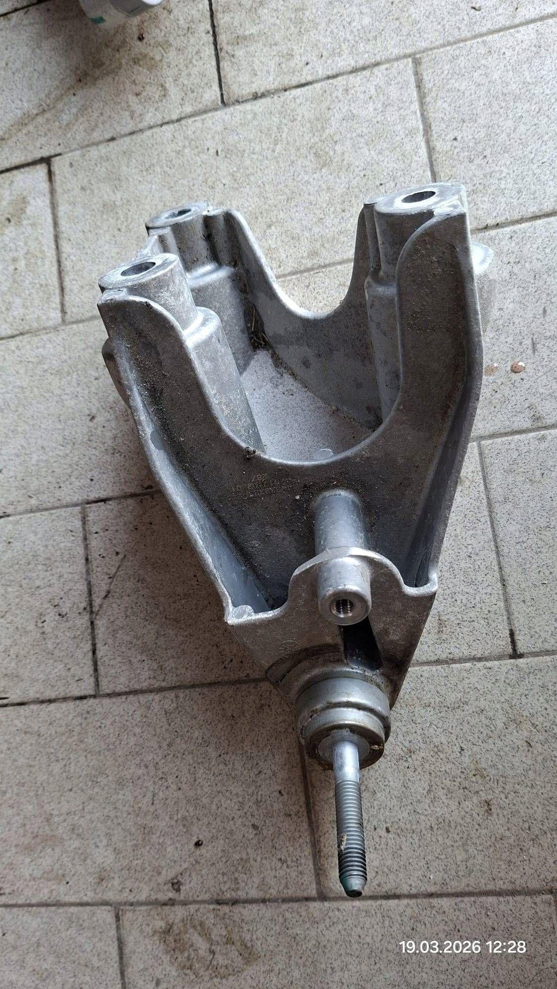 engine mount Dacia Spring 112333383R as new