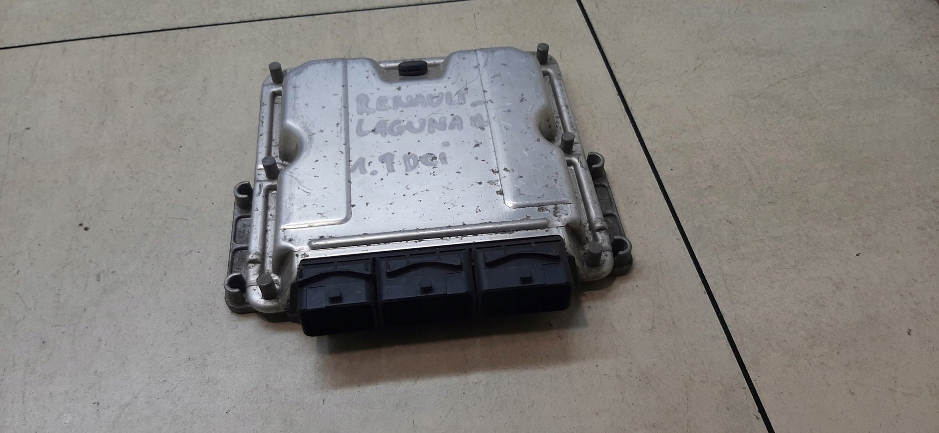 control unit of the engine RENAULT LAGUNA 1.9 DCI 820009541