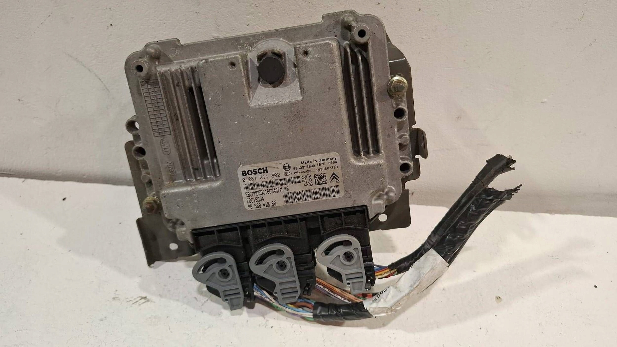 control unit of the engine computer 0281011802 Citroen Peugeot 1.6 HDI