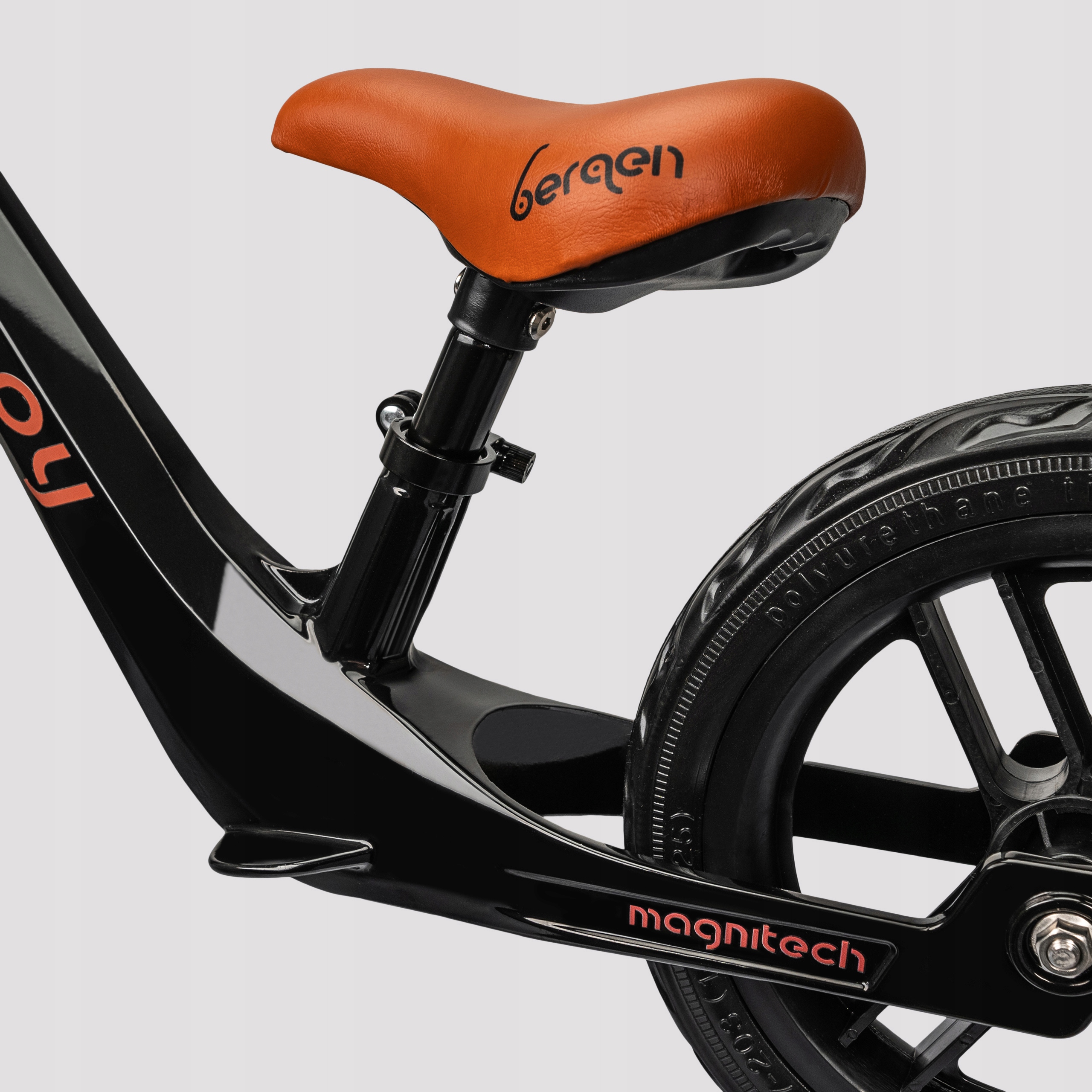 Lekki Rowerek biegowy Bergen ZIPPY Czarno Brązowy Model Zippy