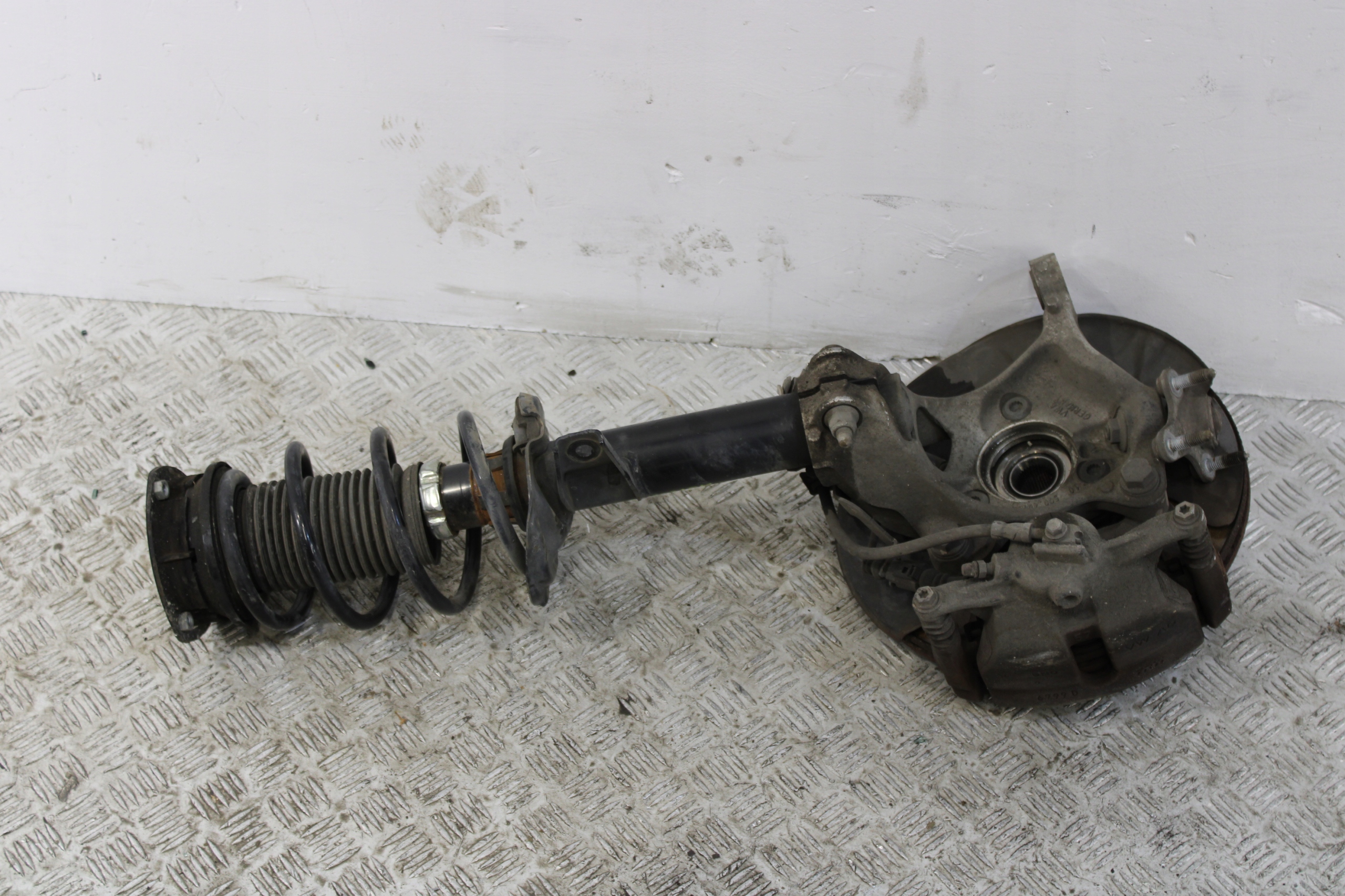 swing McPherson shock absorber right front 5Q0407258A VW TOURAN II 2 5TA