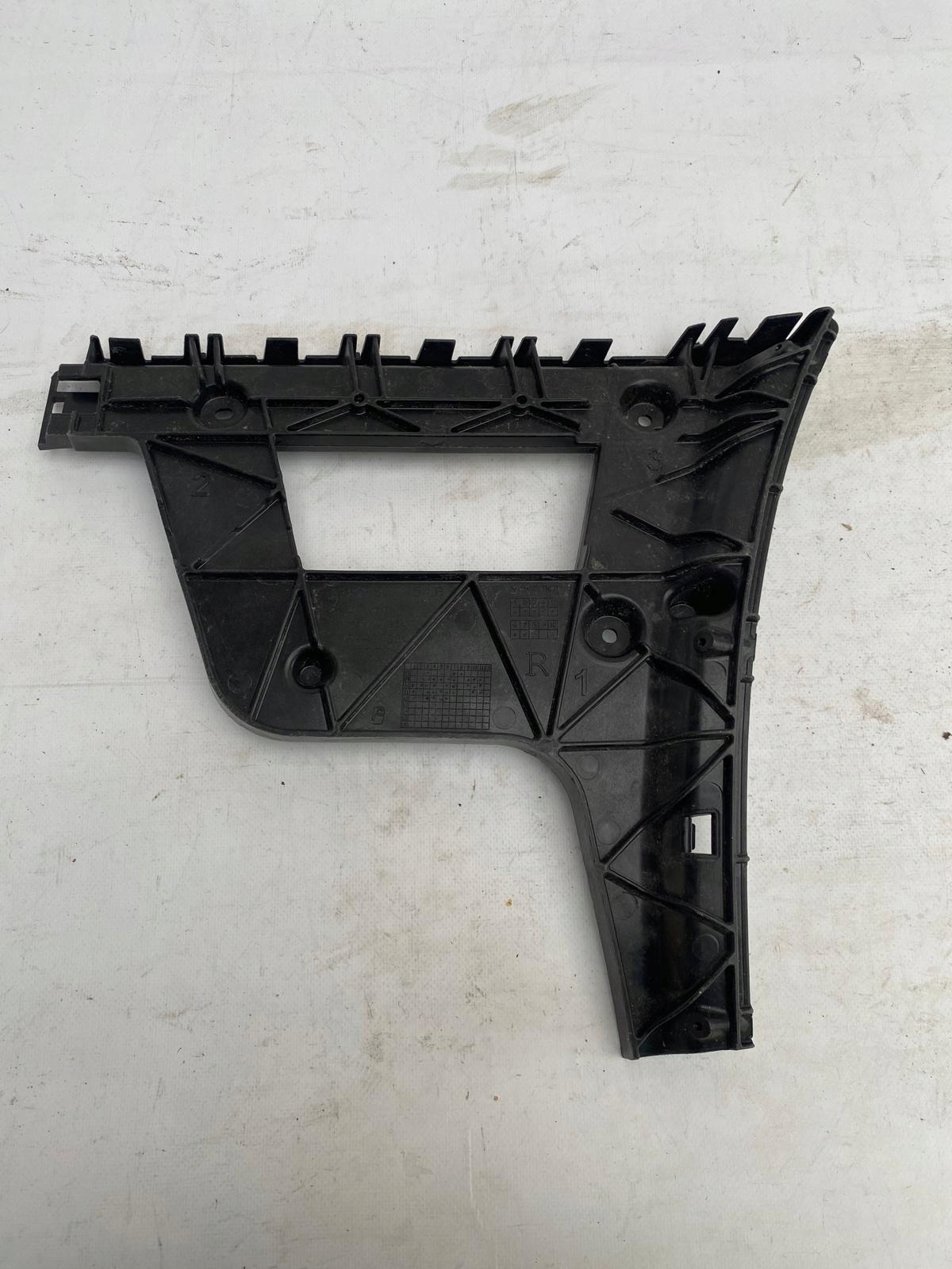 AUDI A4 B8 8K9 AVANT bumper bracket rear part right